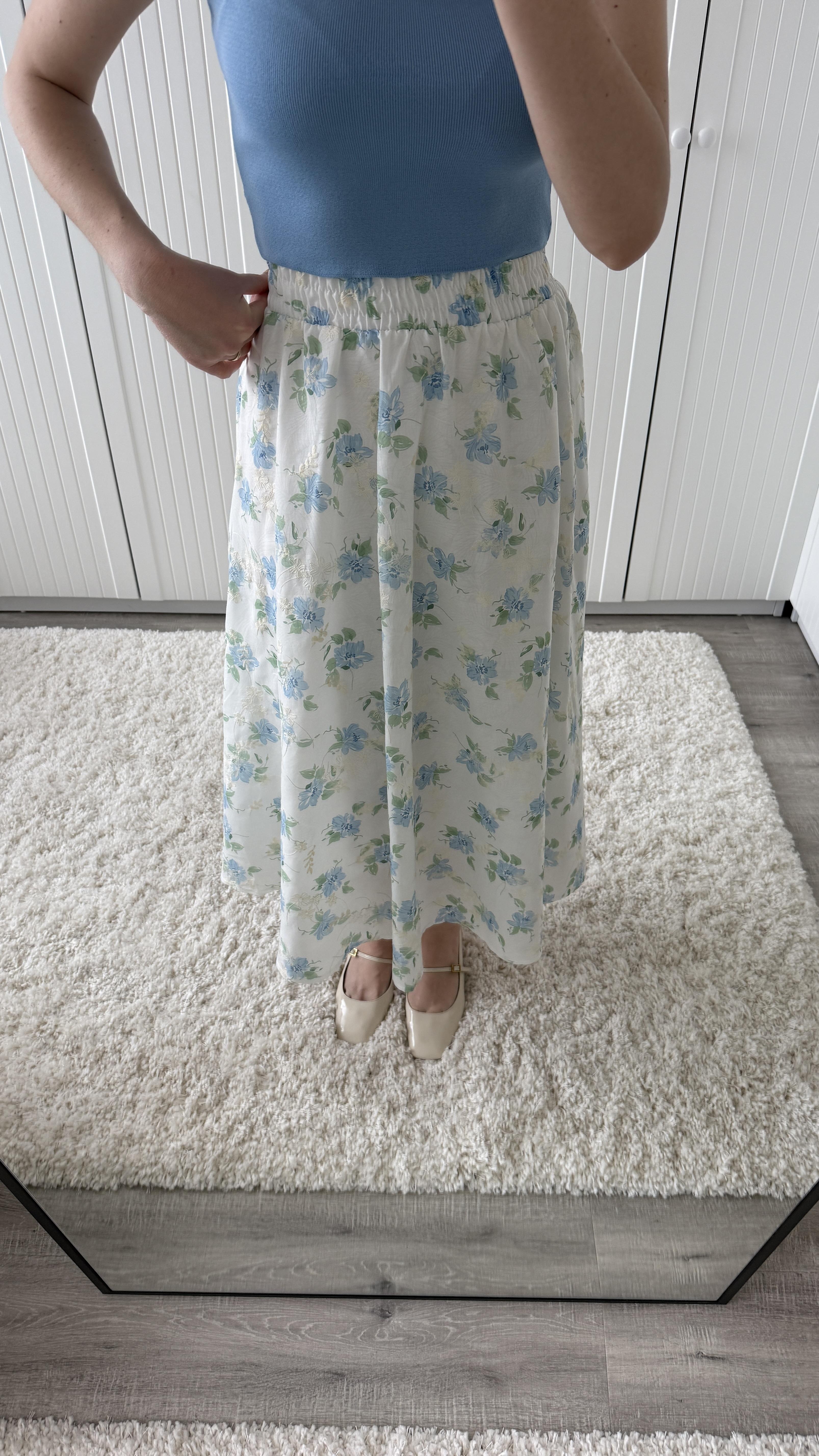 Beyaz Mavi Çiçek Desen Etek