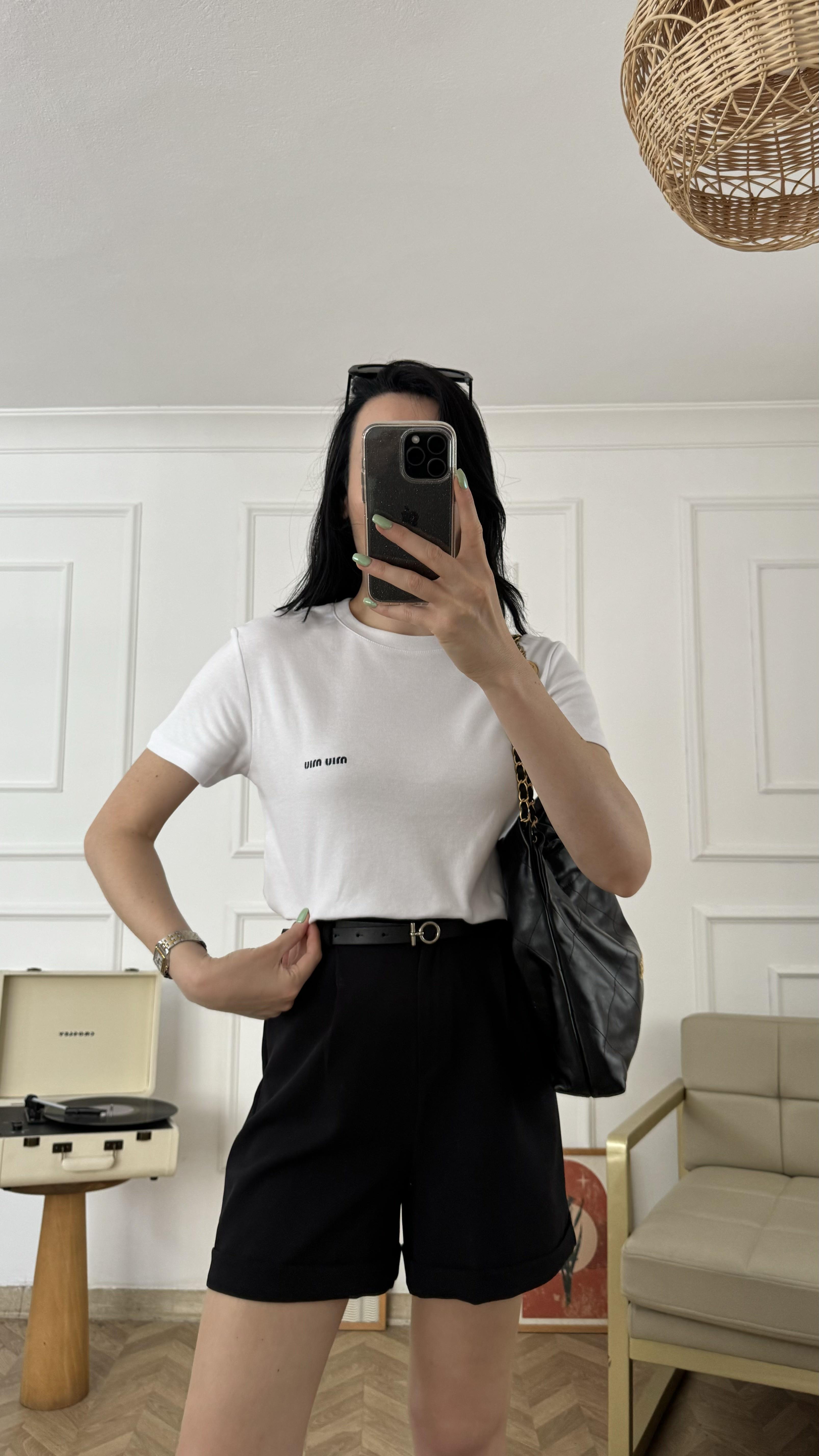 Beyaz Minik Yazılı Tshirt
