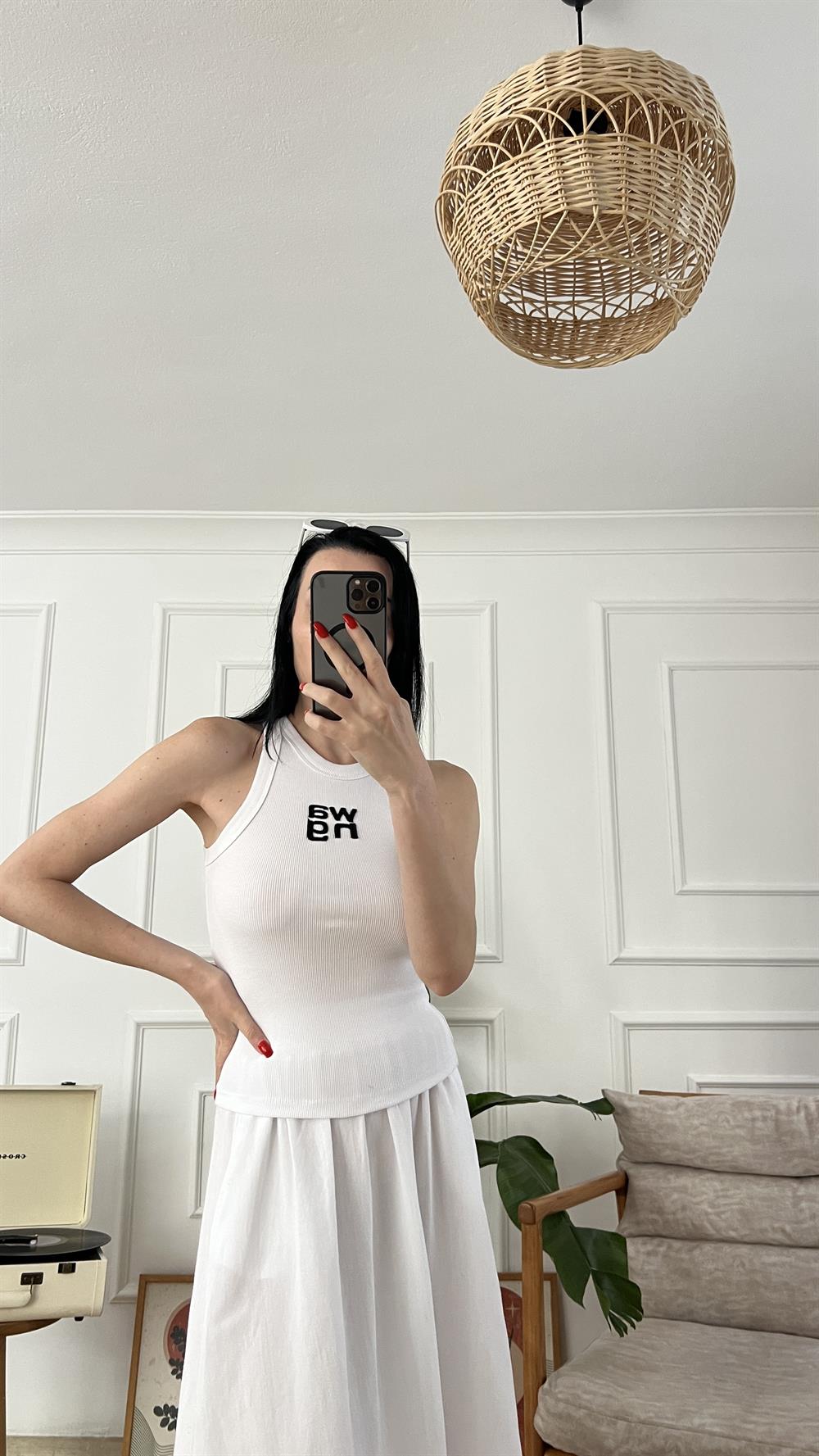 Beyaz Nakış Detaylı Halter Yaka Triko