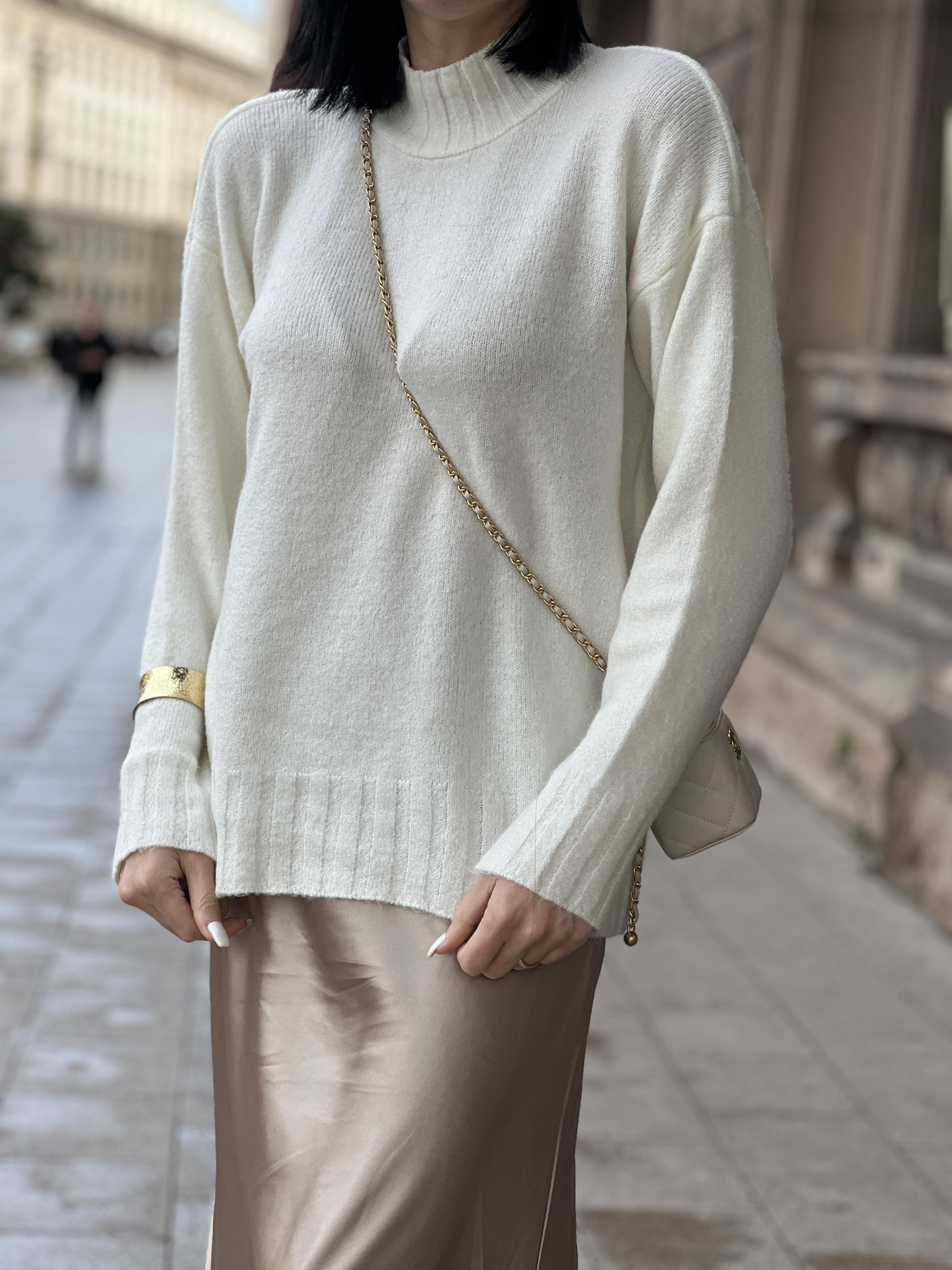 Beyaz Oversize Triko Kazak