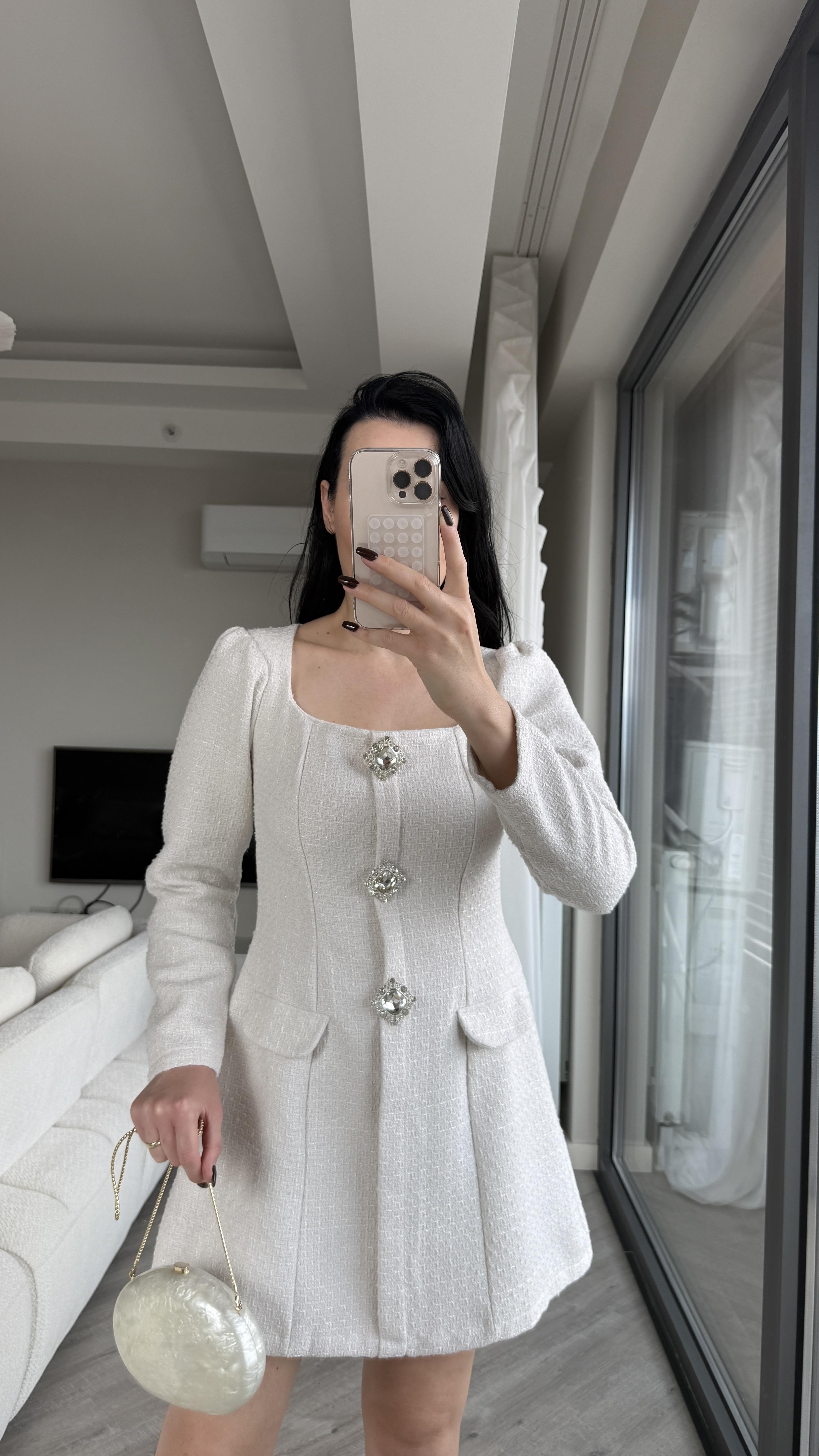 Beyaz Taş Düğme Detaylı Tüvit Elbise