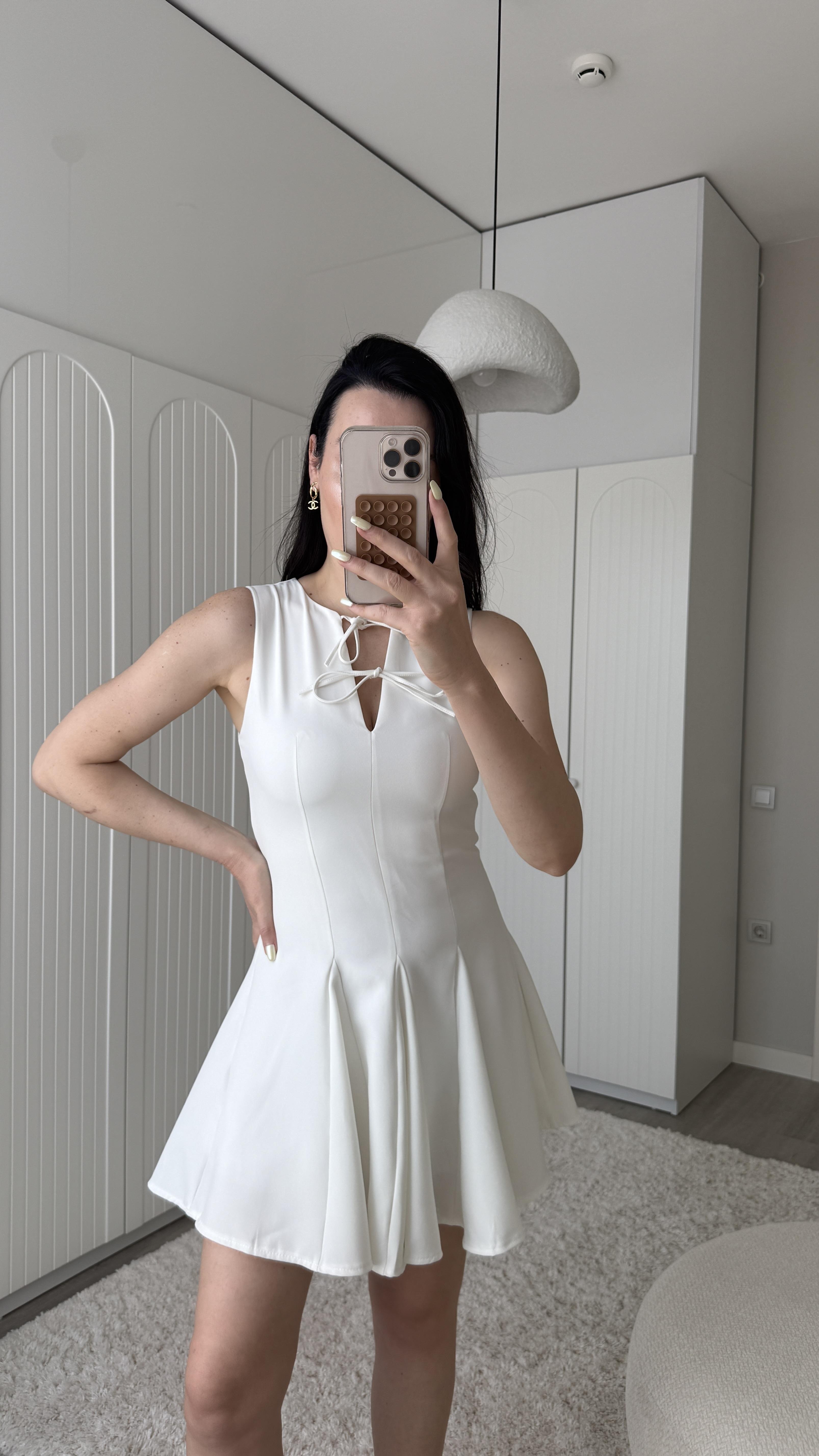 Beyaz Yakası Bağcıklı Elbise