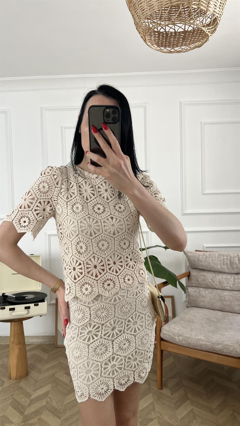 Bisiklet Yaka Motif Detaylı Astarlı Bluz