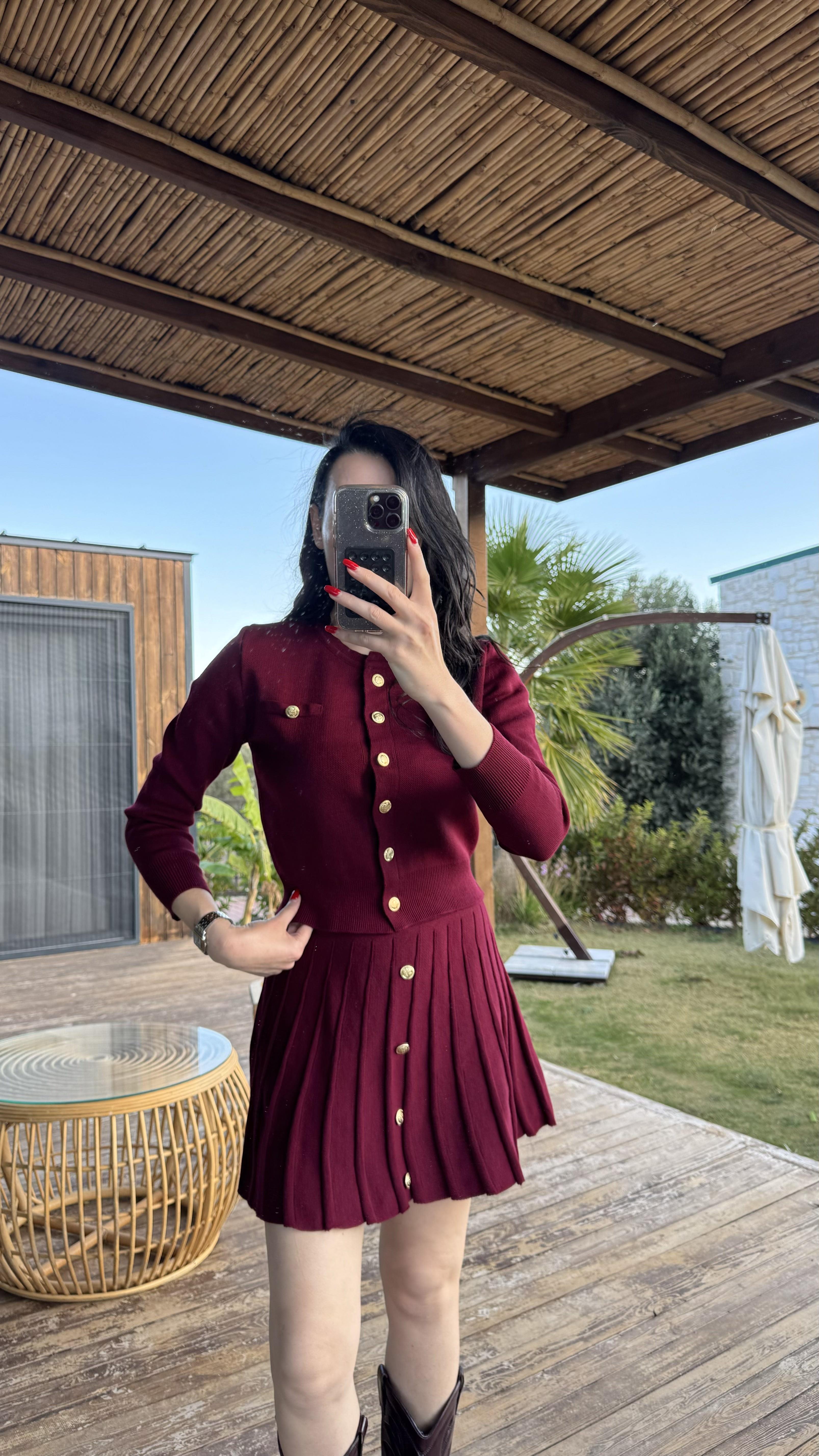 Bordo Eteği Pileli Gold Düğmeli Triko Takım