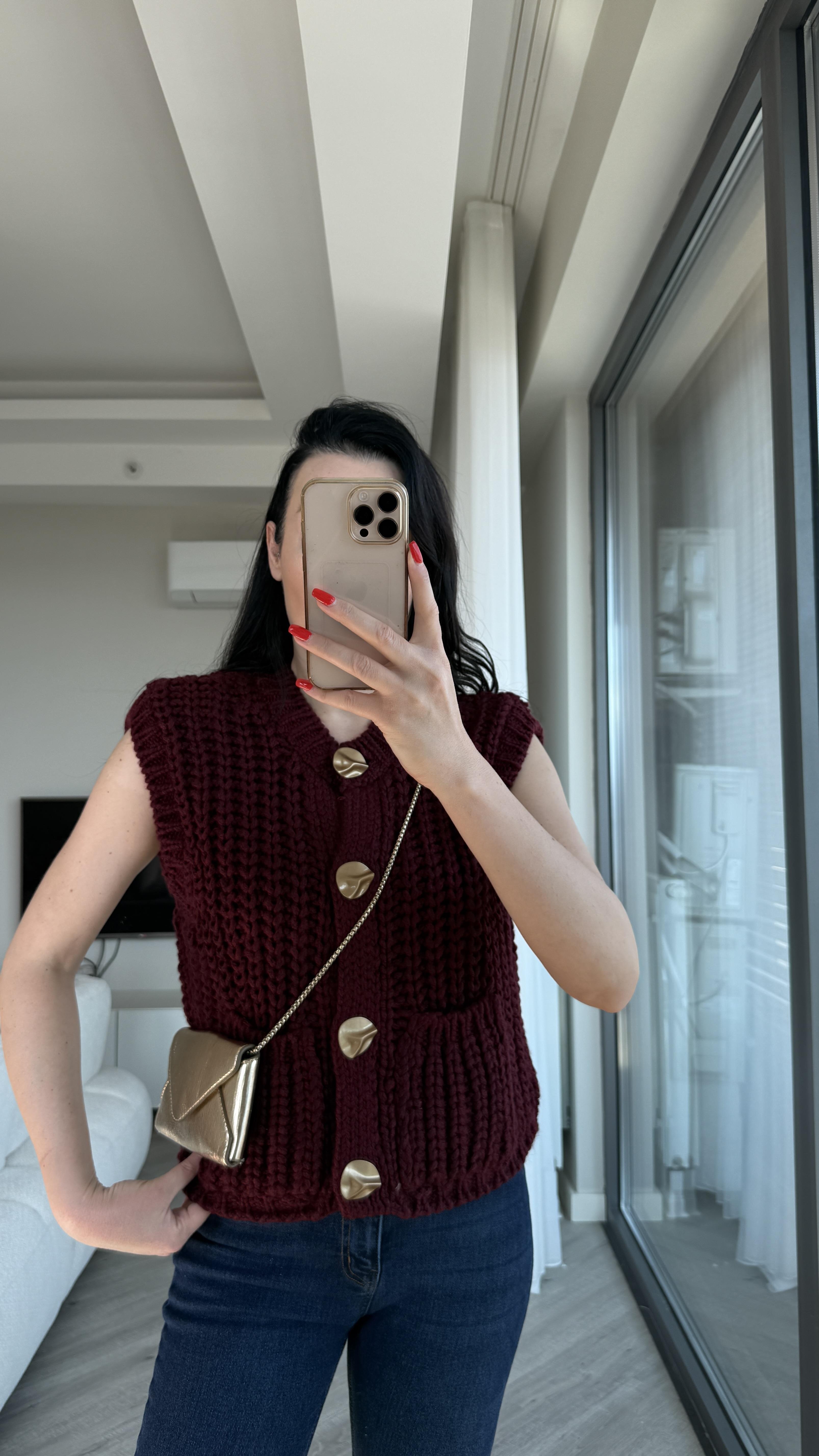Bordo Örgü Gold Düğme Detaylı Yelek