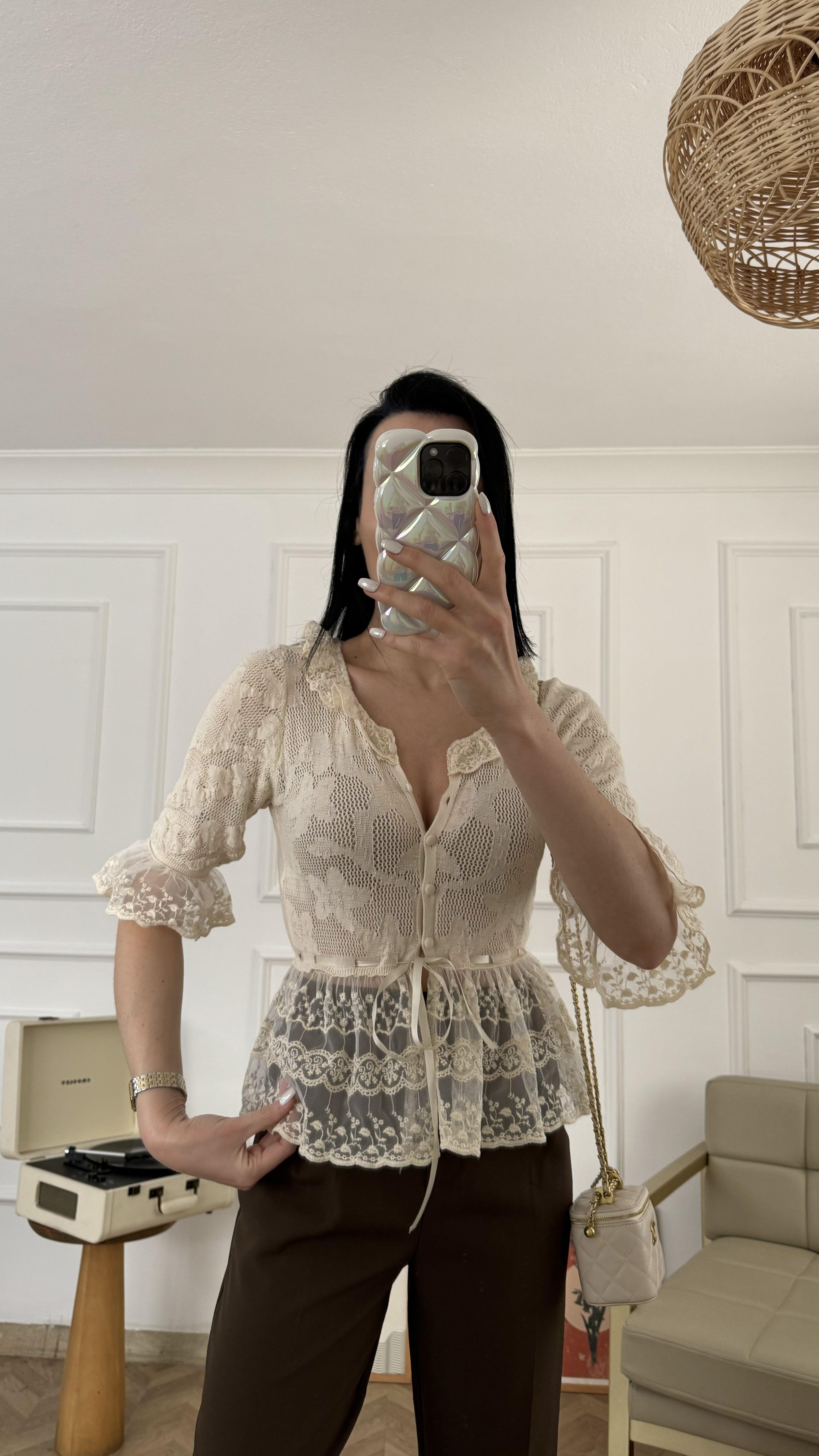 Dantel Detaylı Romantik Bluz