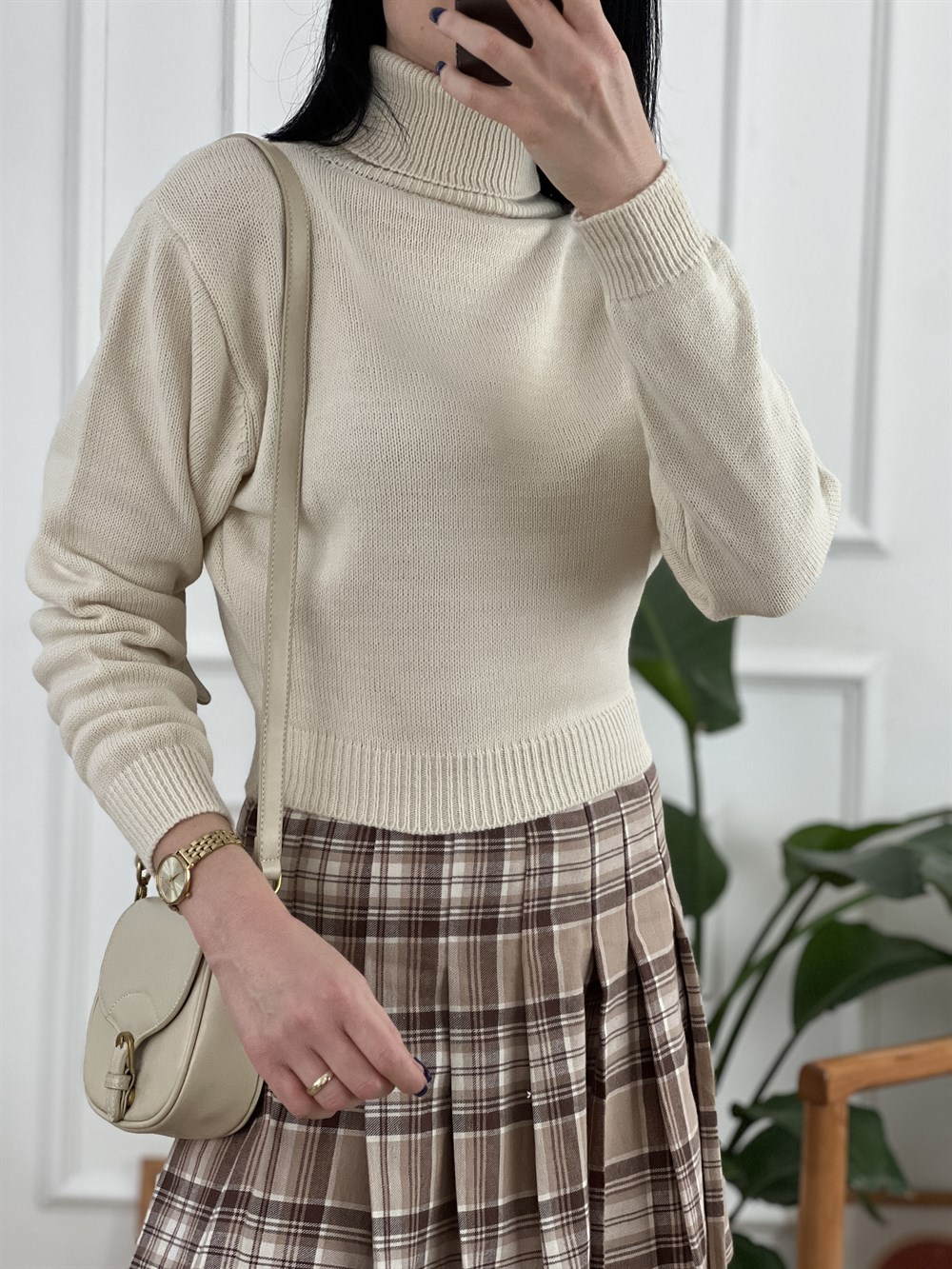 Ekru Boğazlı Triko