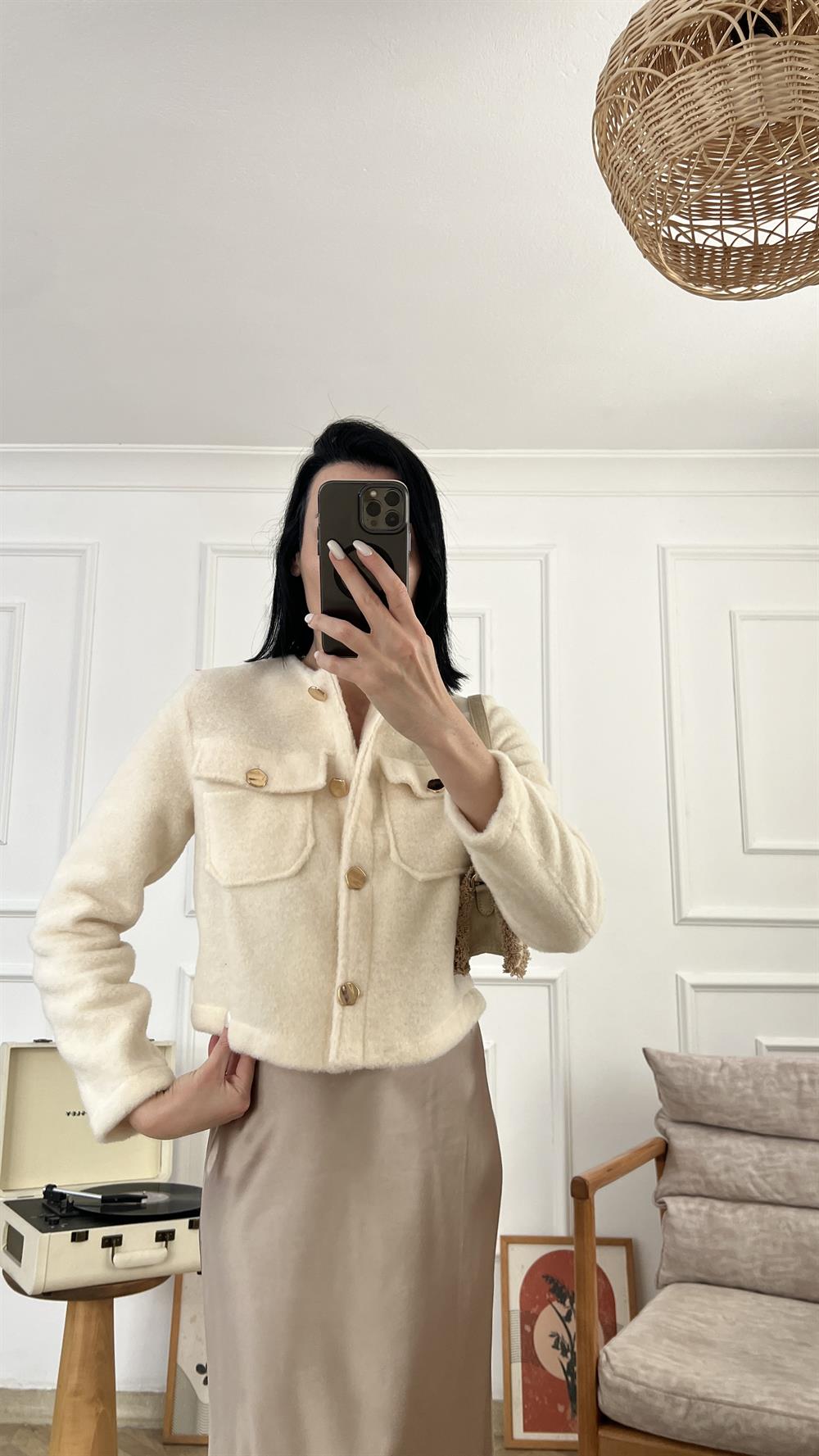 Ekru Gold Detaylı Peluş Ceket