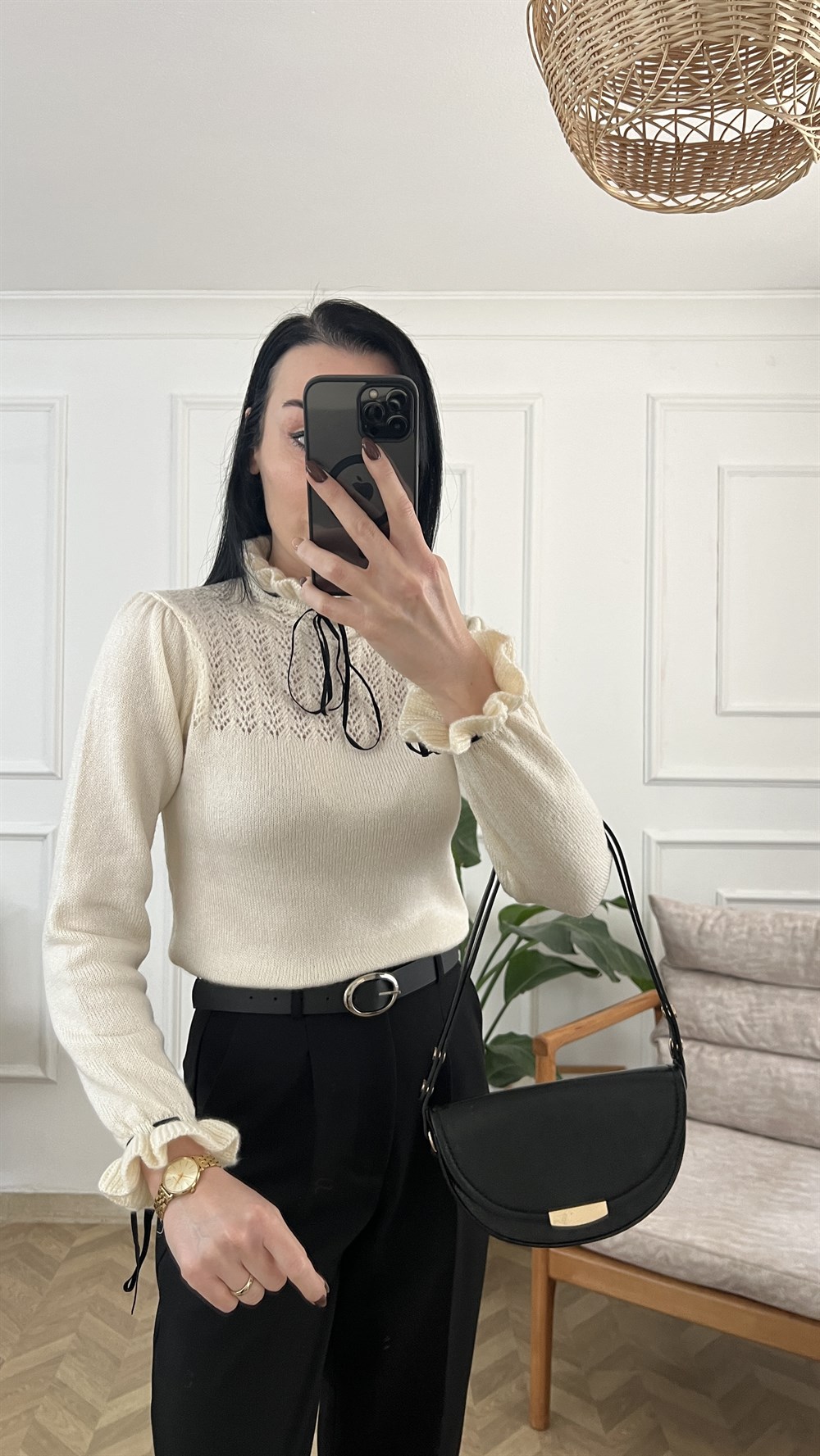 Ekru Kurdele Detaylı Triko