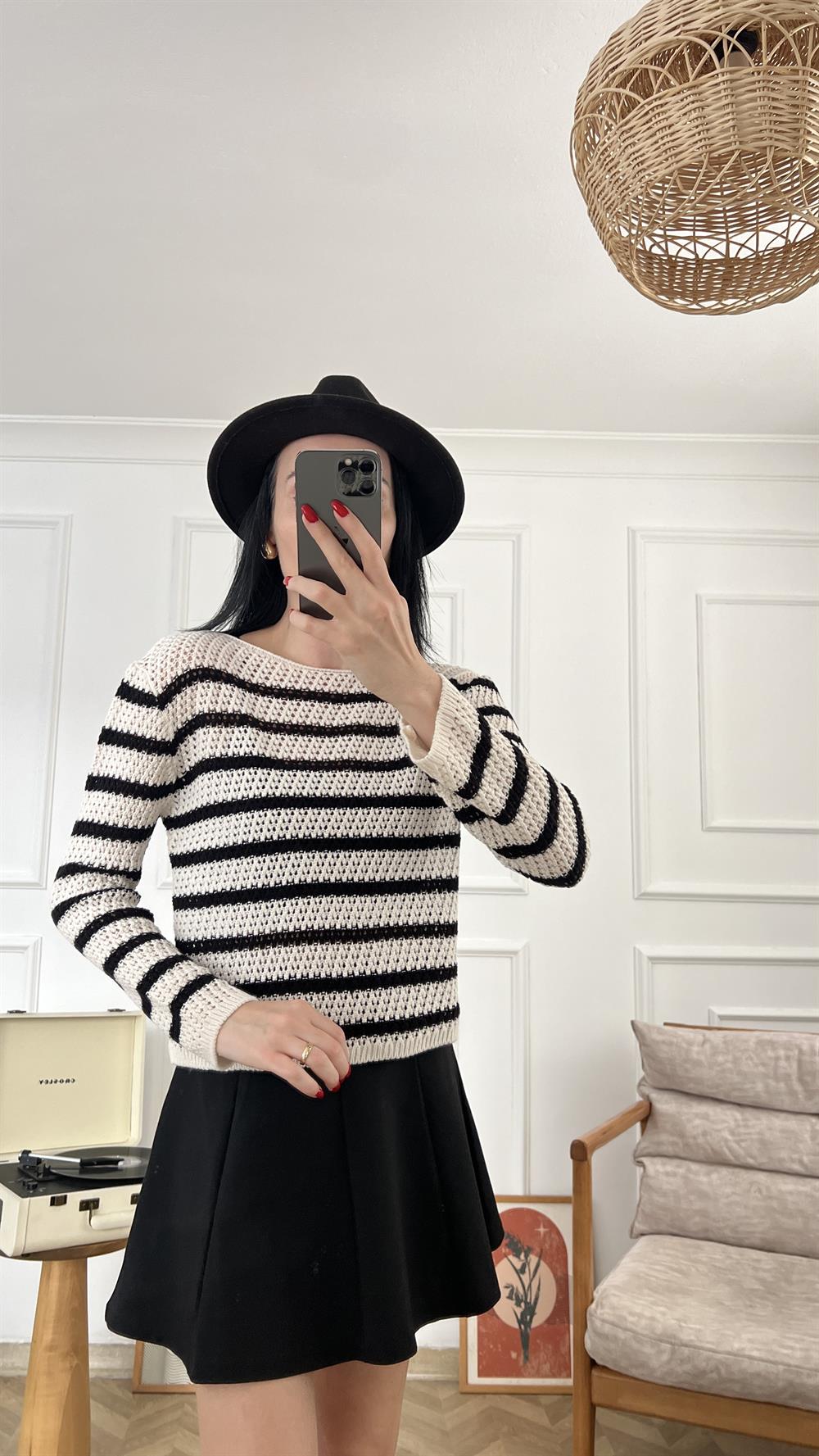 Ekru Siyah Çizgili Örgü Triko