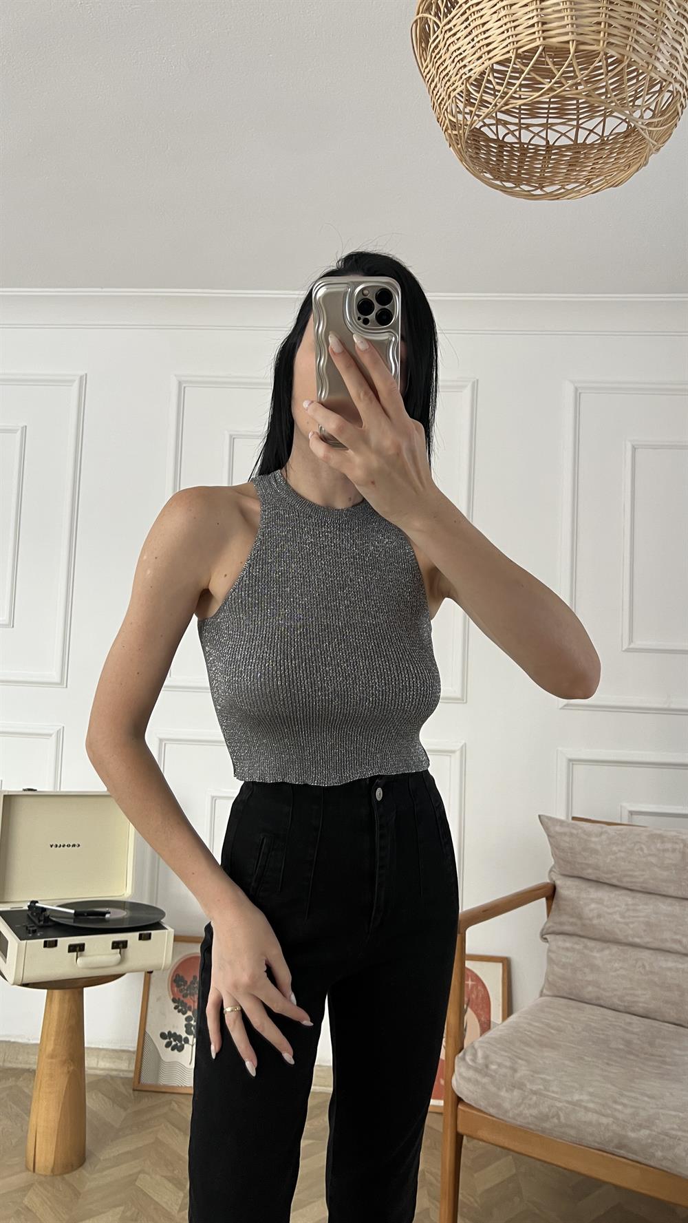 Gri Likralı Simli Bluz