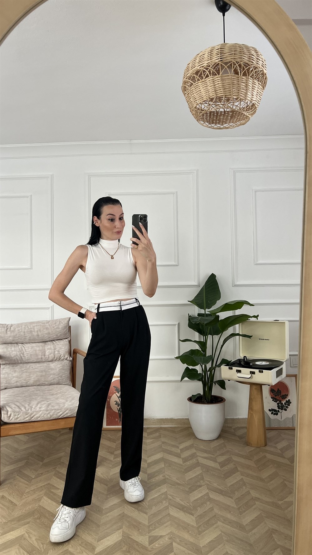 Kemer Detaylı Siyah Pantolon 