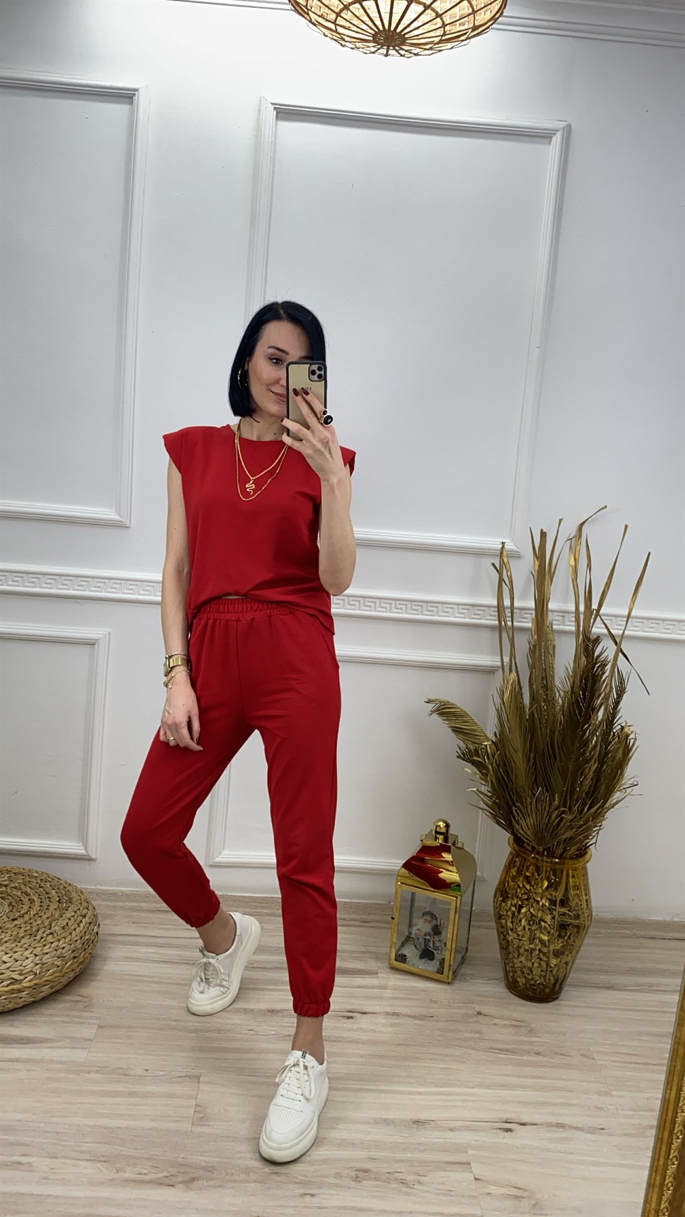 Kırmızı Omuzları Vatka Detaylı Takım