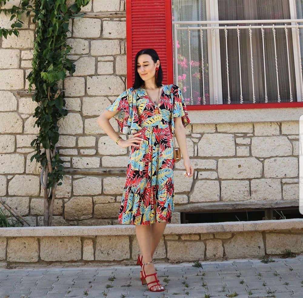 Kırmızı Sarı Yapraklı Elbise