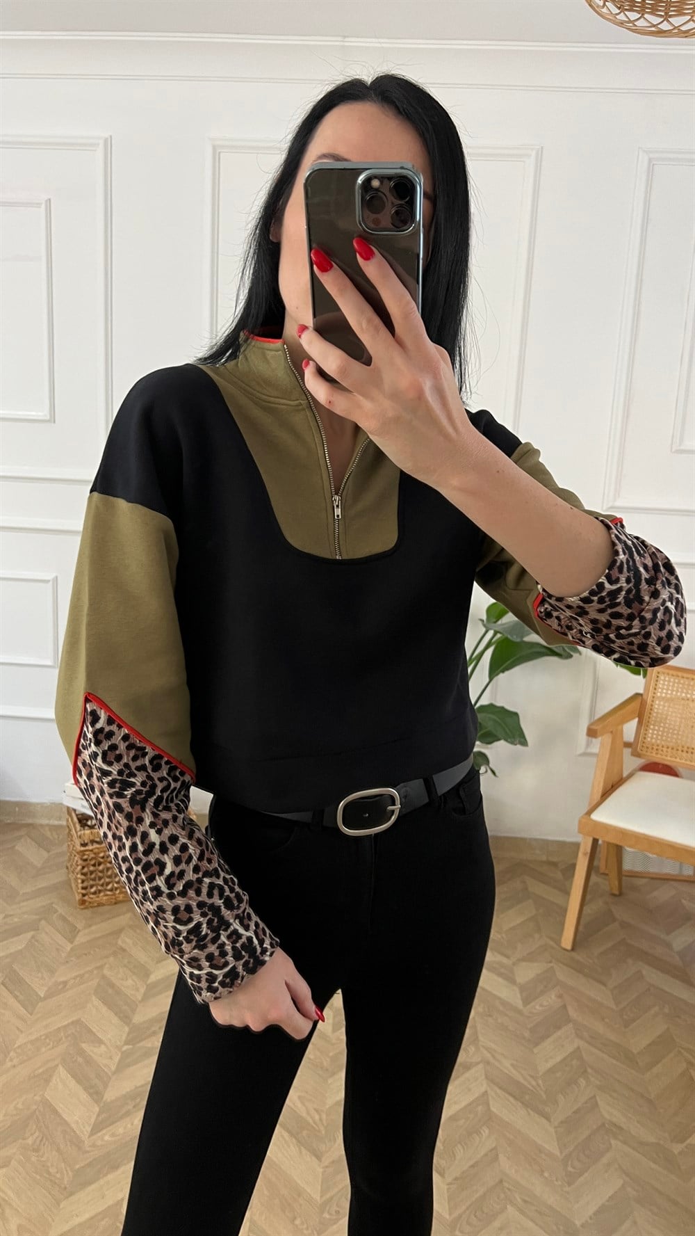 Kolları Leopar Detaylı Fermuarlı Sweat