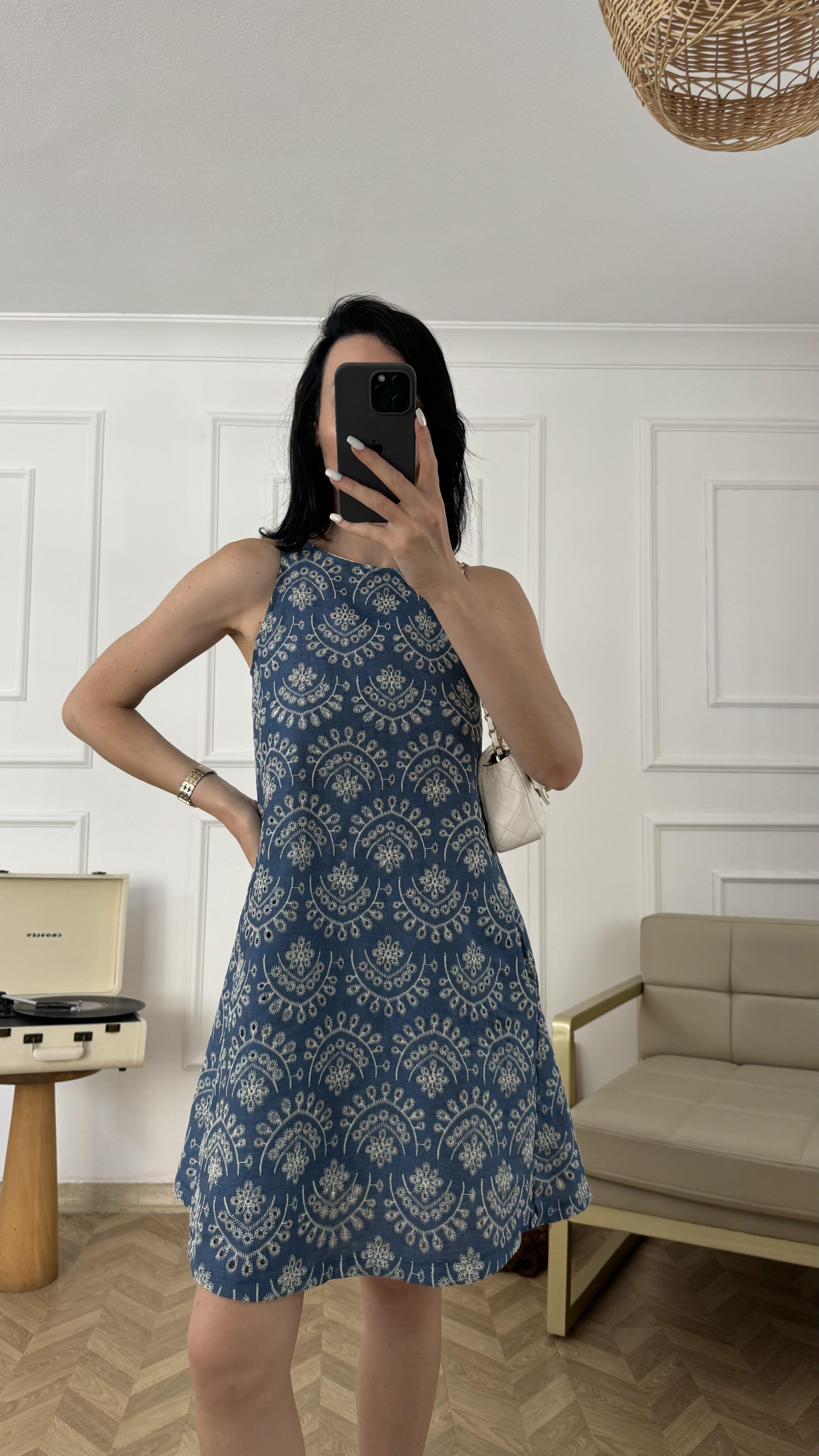 Kolsuz Nakış Detaylı Çan Elbise