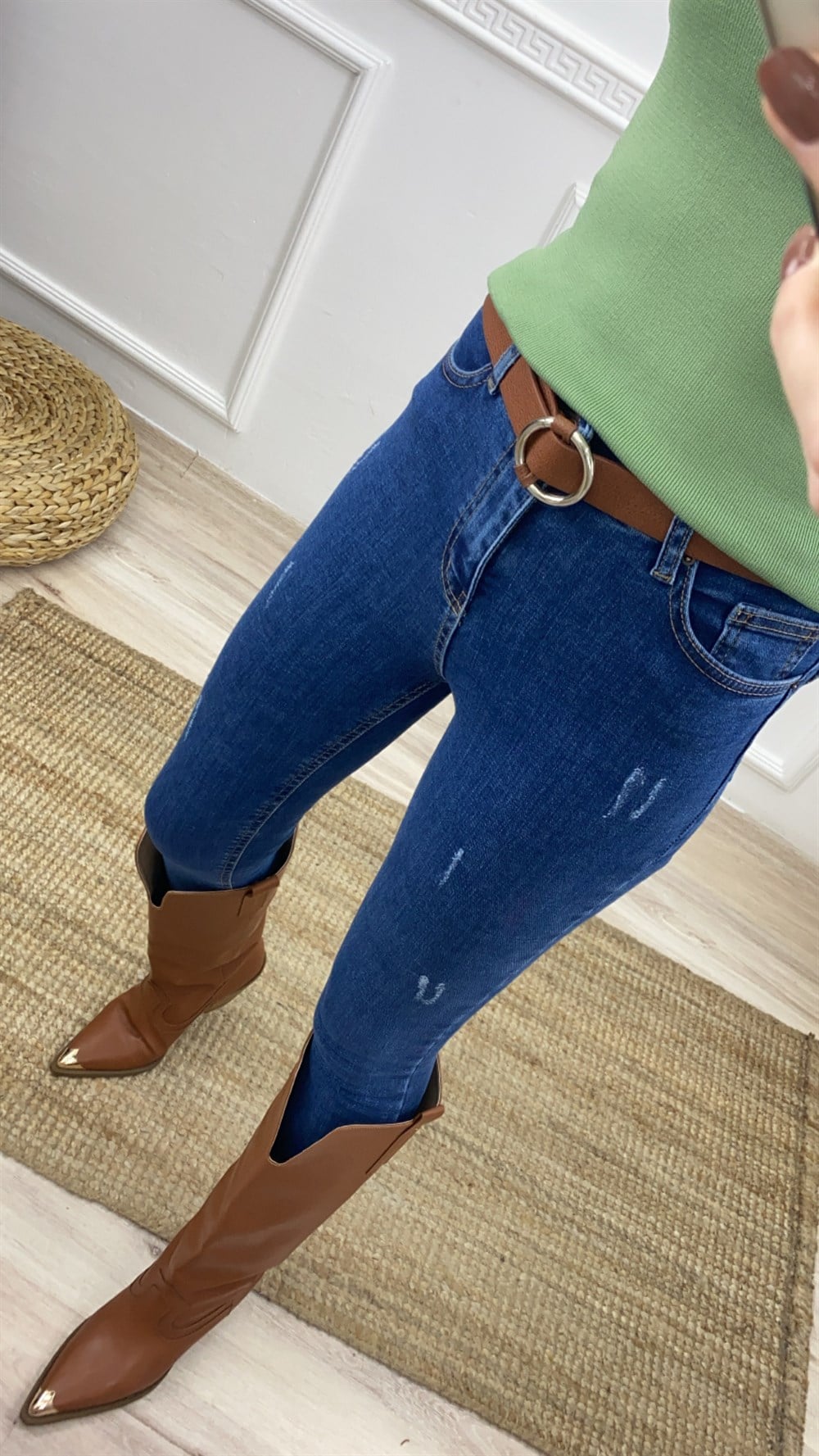 Koyu Mavi Yüksek Bel Tırnak Detaylı Toparlayıcı Jean