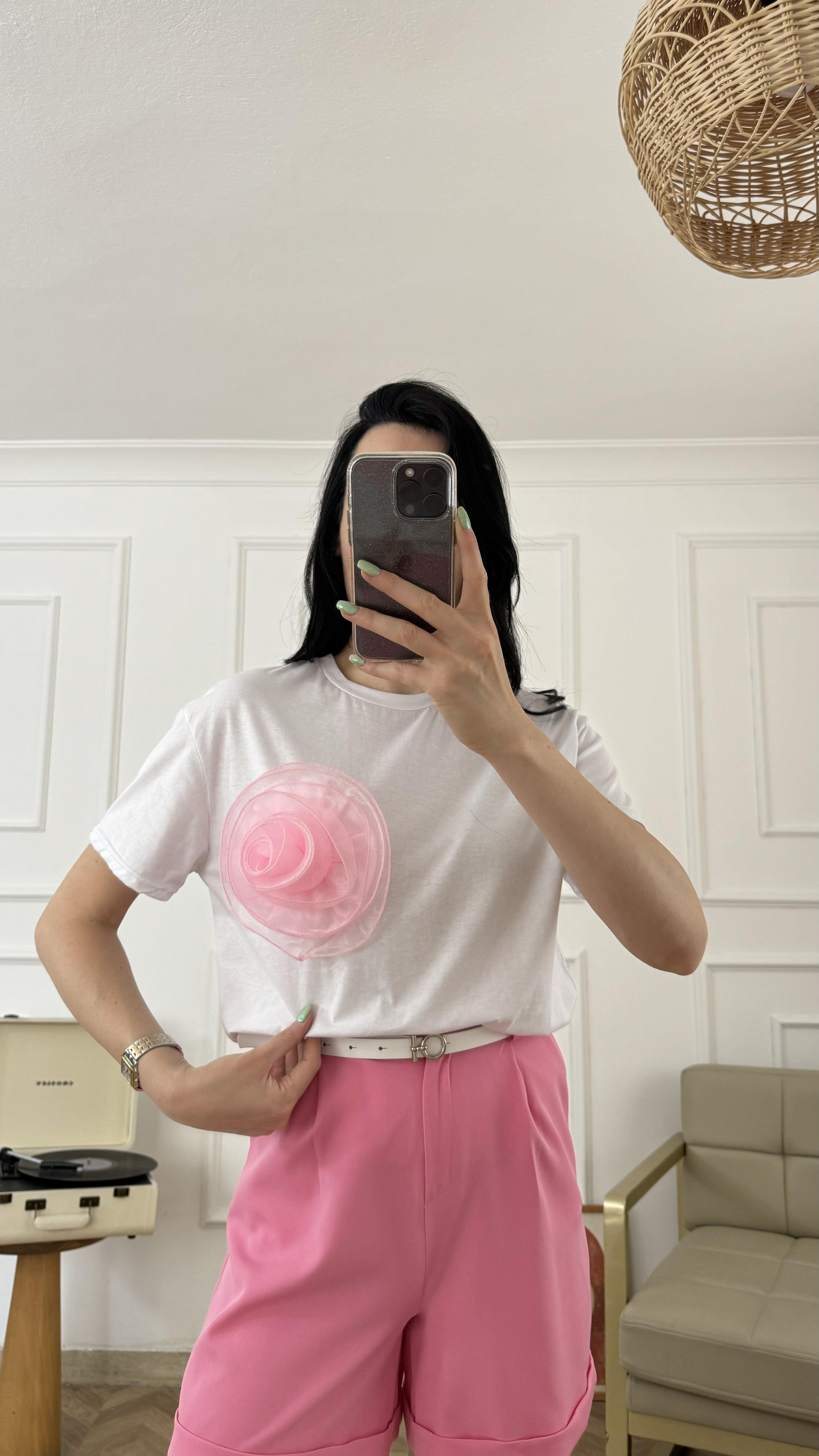 Pembe Gül Detaylı Tshirt