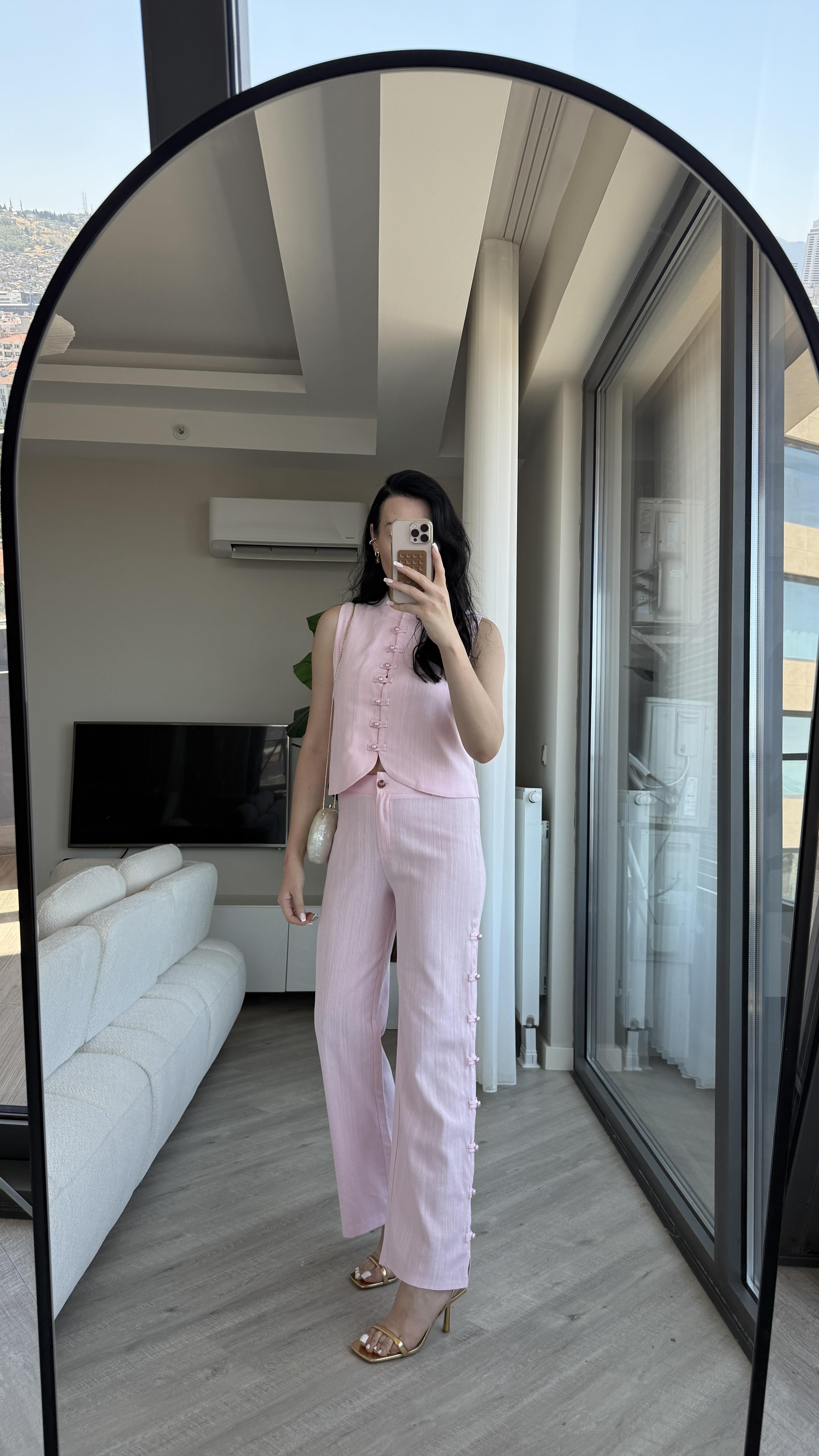 Pembe İnci Düğme Detaylı Yelekli Keten Takım