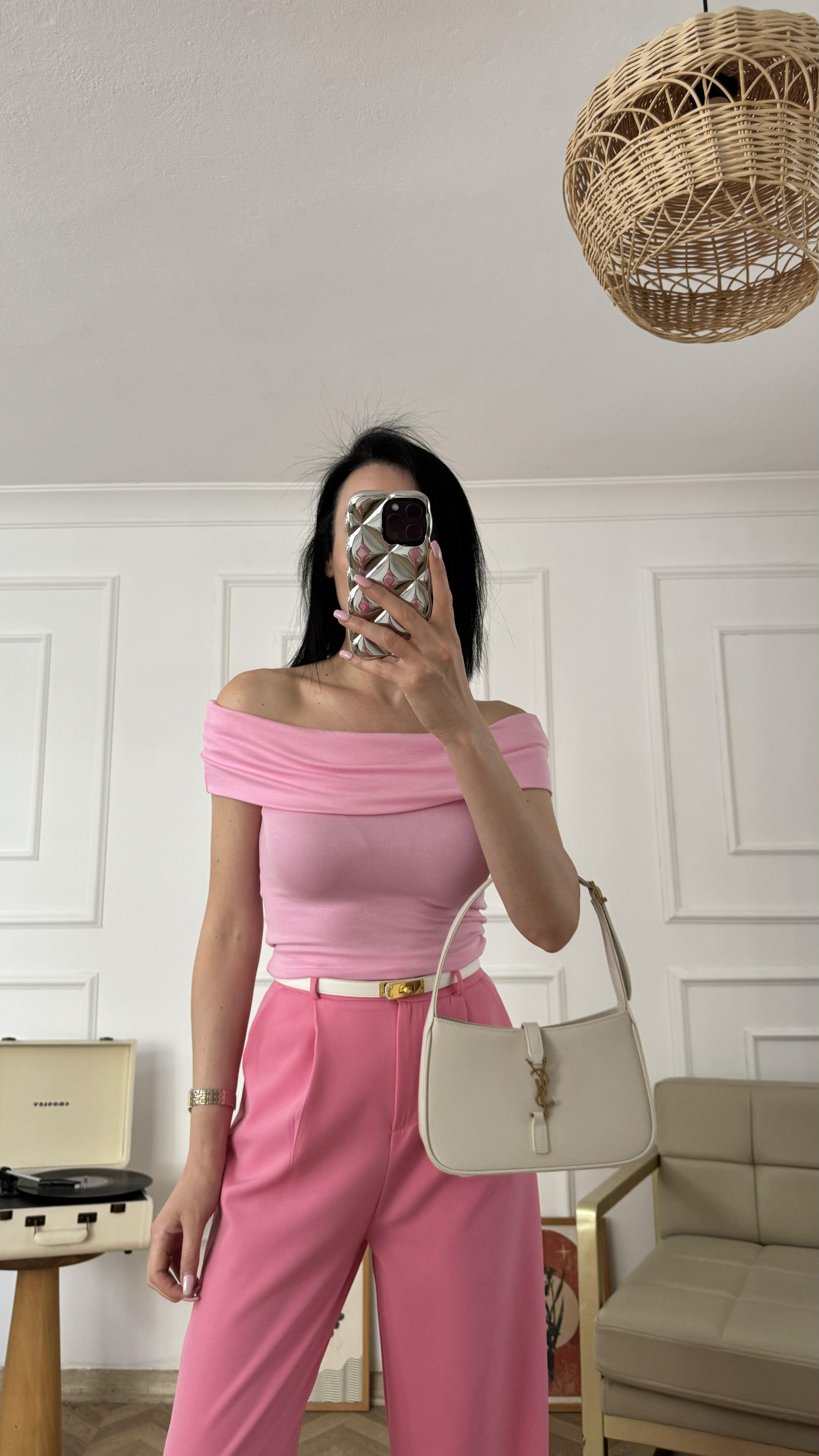 Pembe Madonna Yaka Likralı Bluz