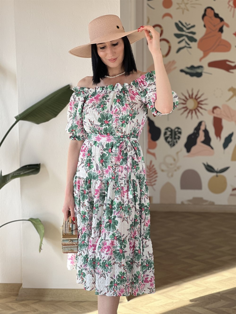 Pembe Yeşil Çiçek  Desen Madonna Yaka Elbise