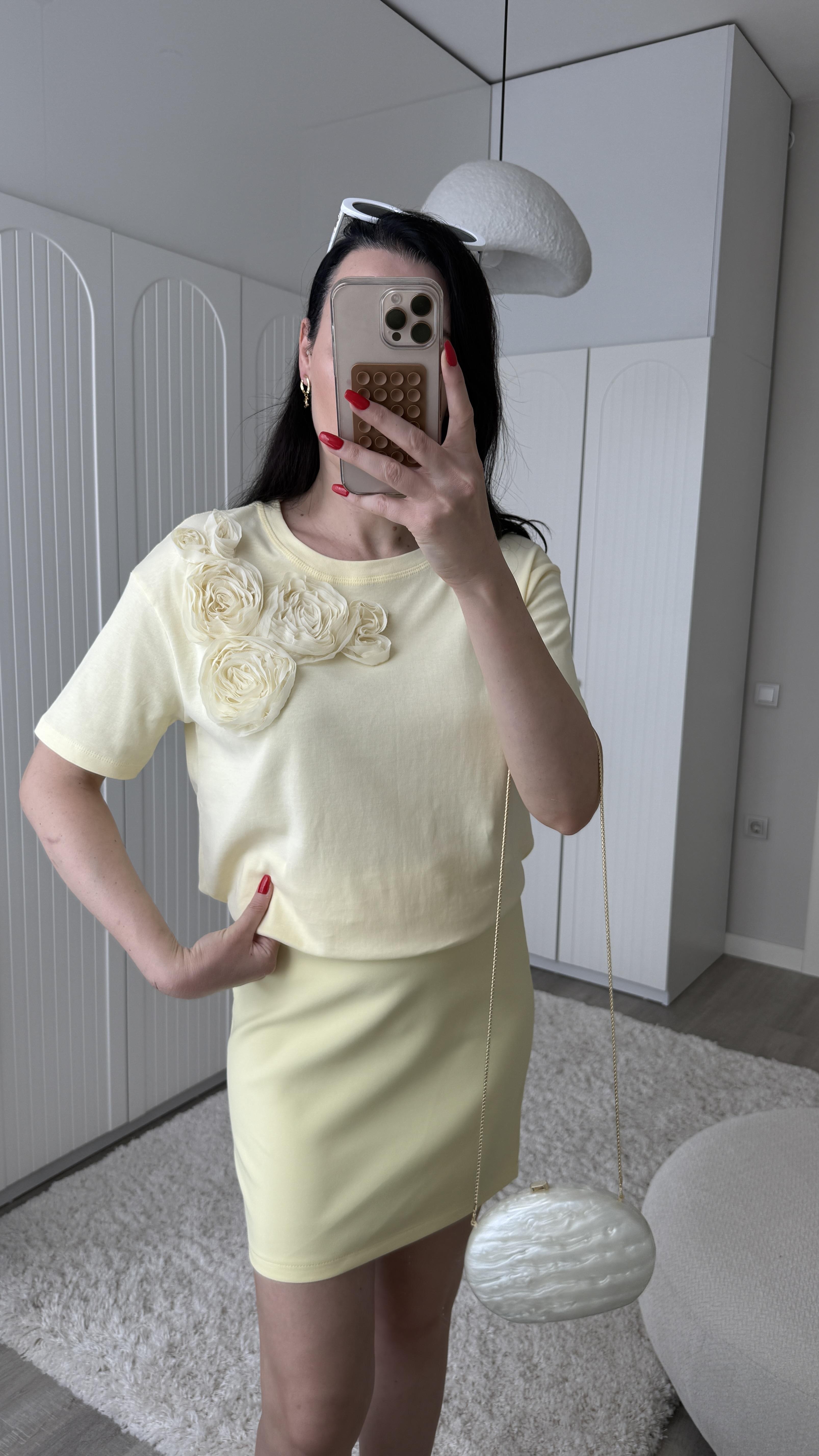 Sarı Gül Detaylı Tshirt
