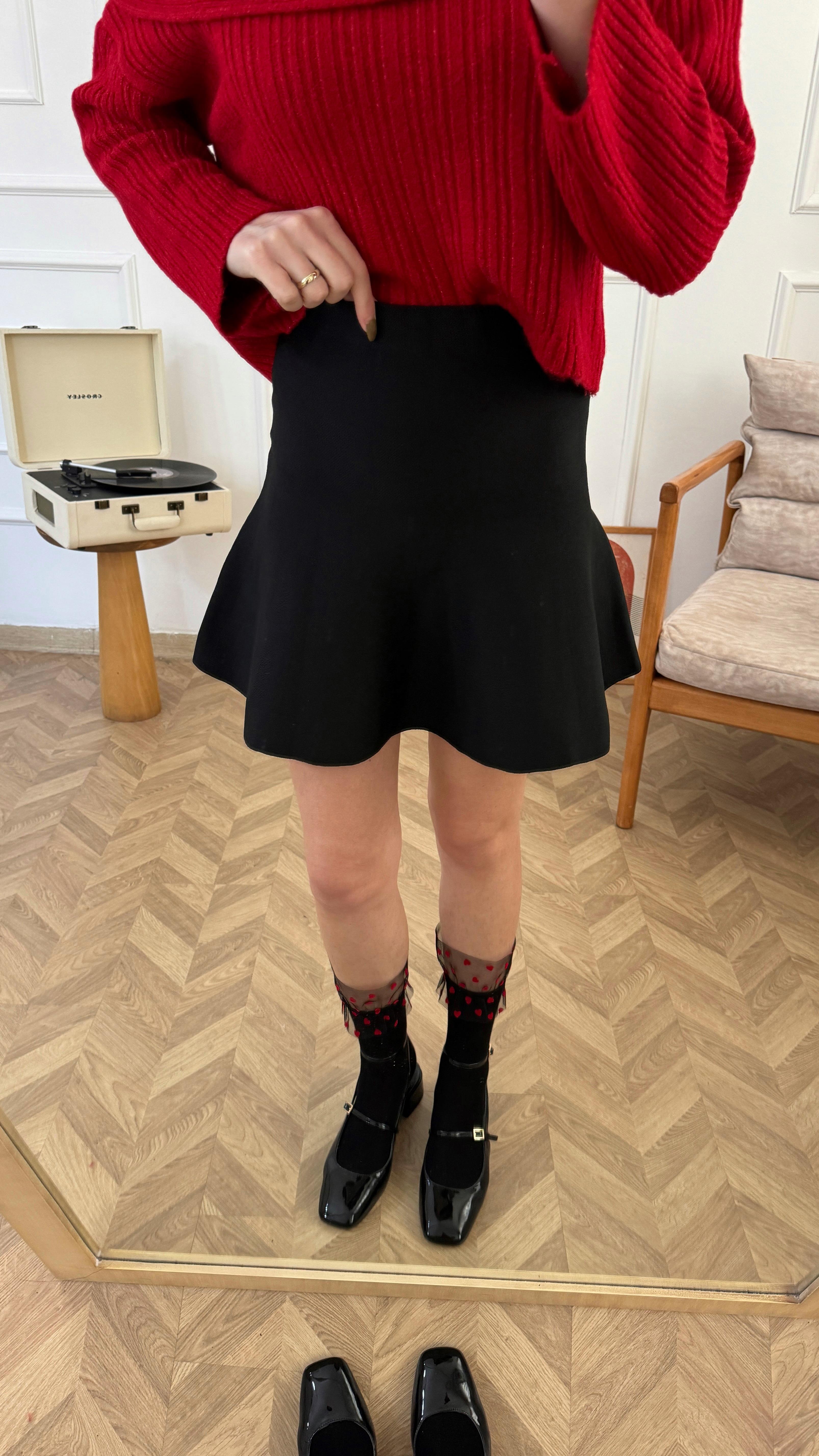 Siyah Beli Lastikli Triko Etek