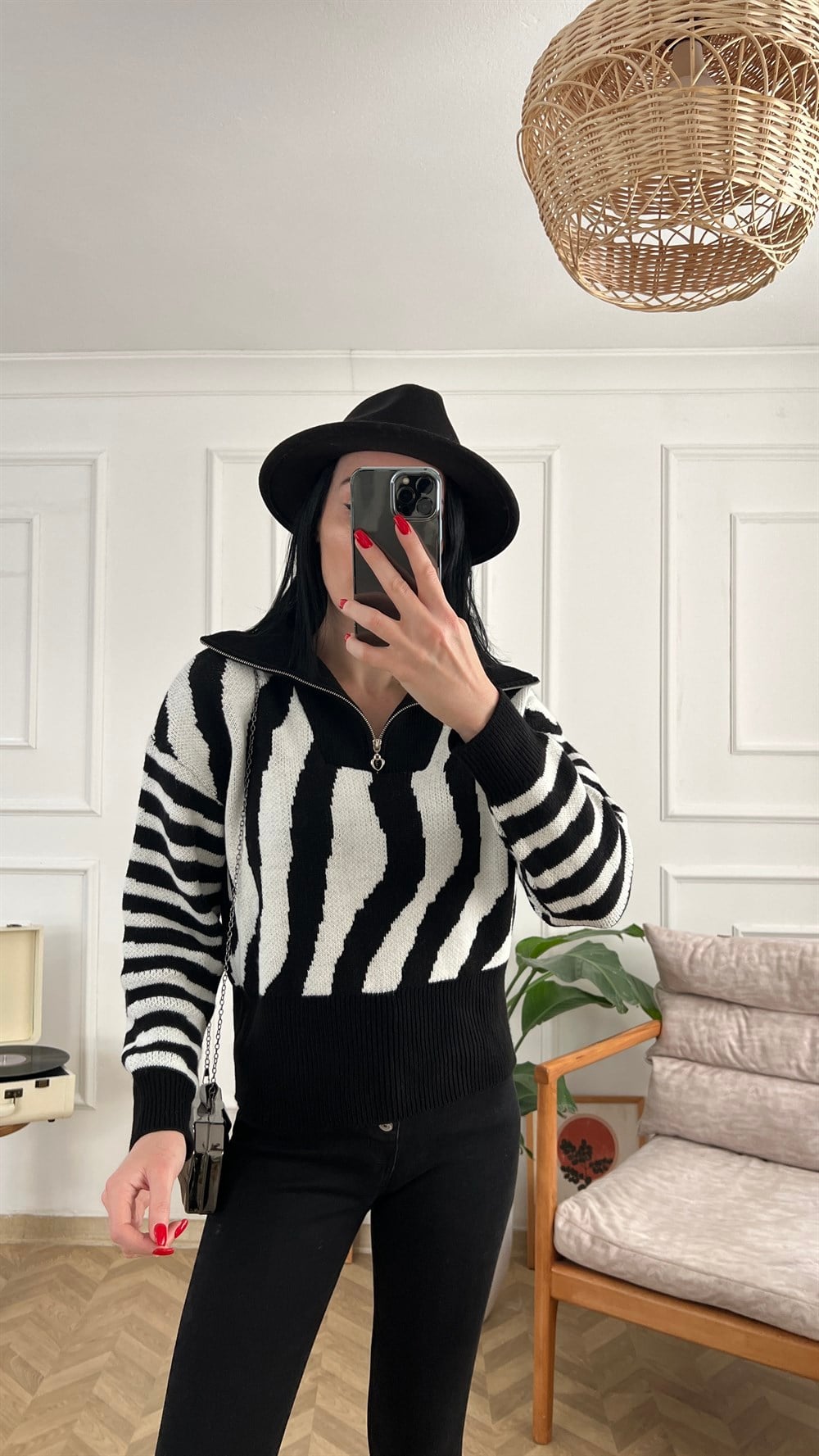 Siyah Beyaz Zebra Desen Fermuarlı Triko Kazak