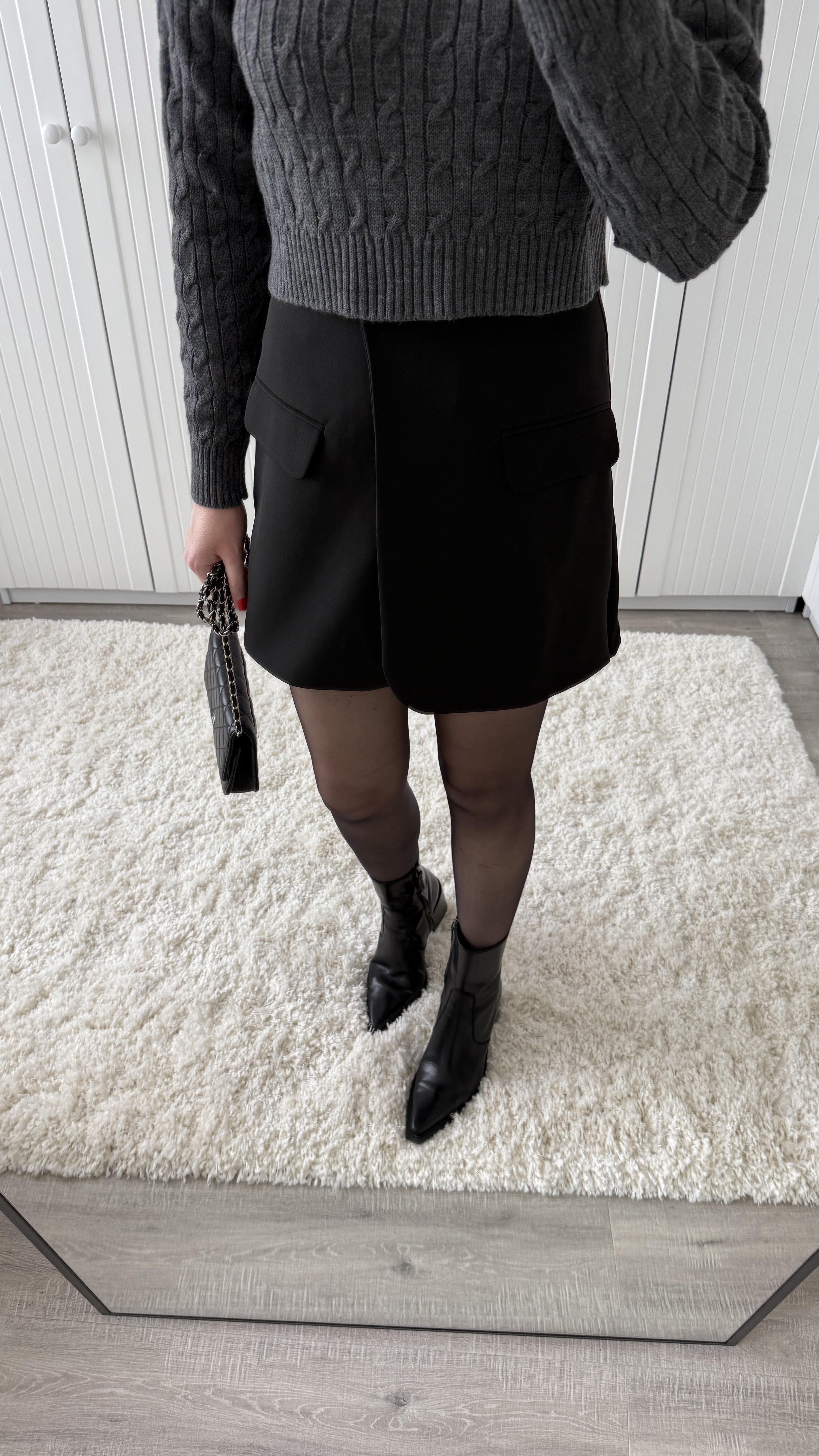 Siyah Cep Detaylı Şort Etek