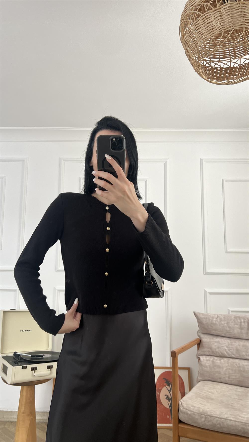 Siyah Damla Detaylı Triko