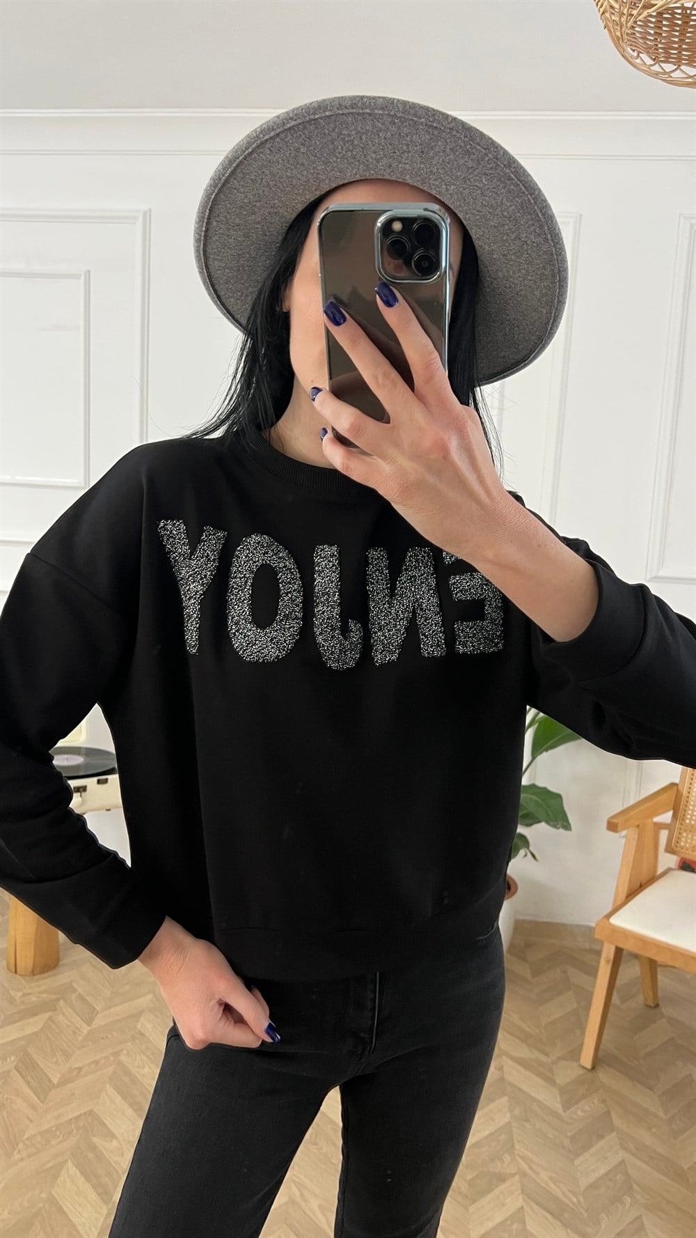 Siyah Enjoy Sim İşlemeli Sweat