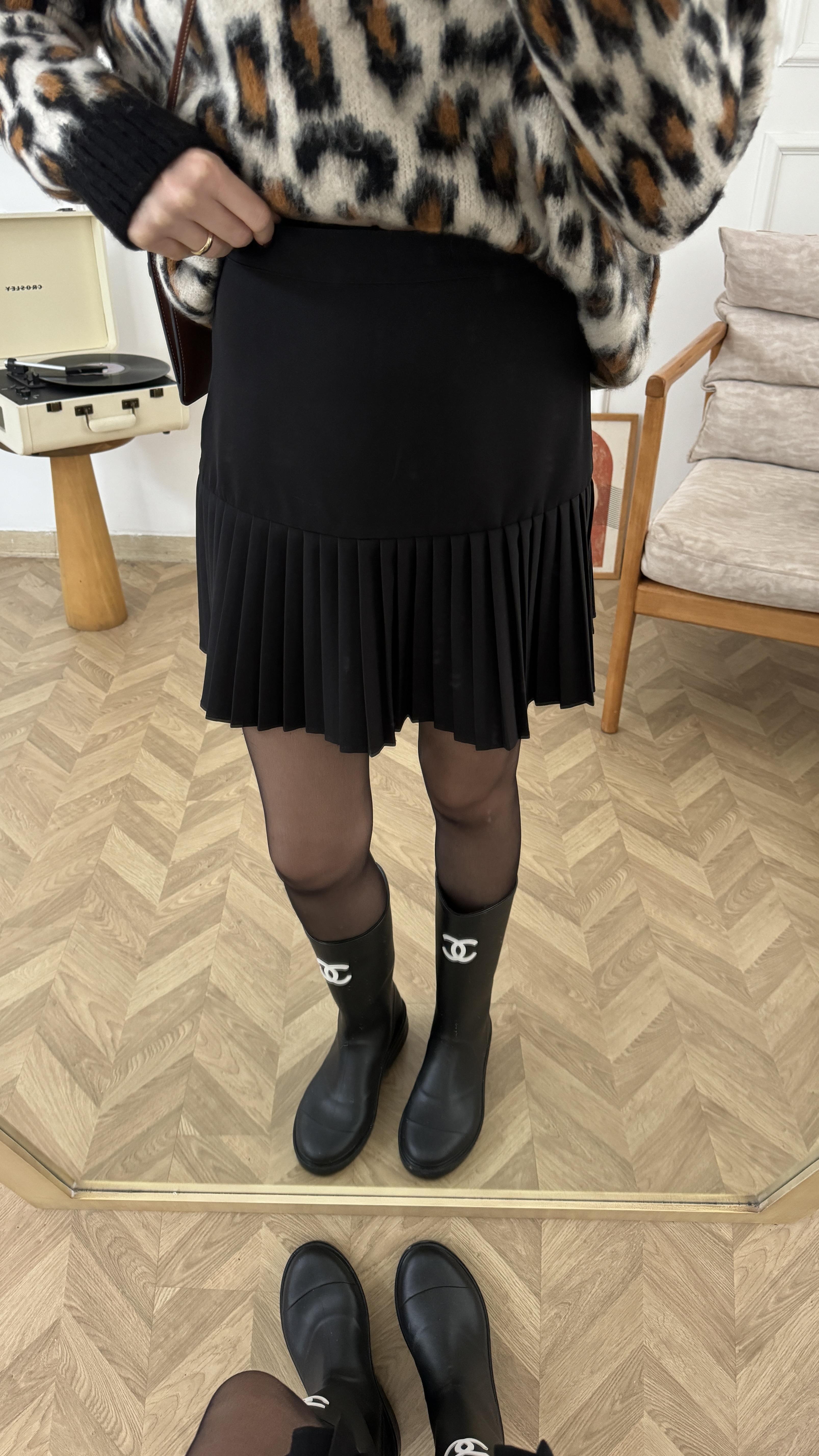 Siyah Etekucu Pileli Etek