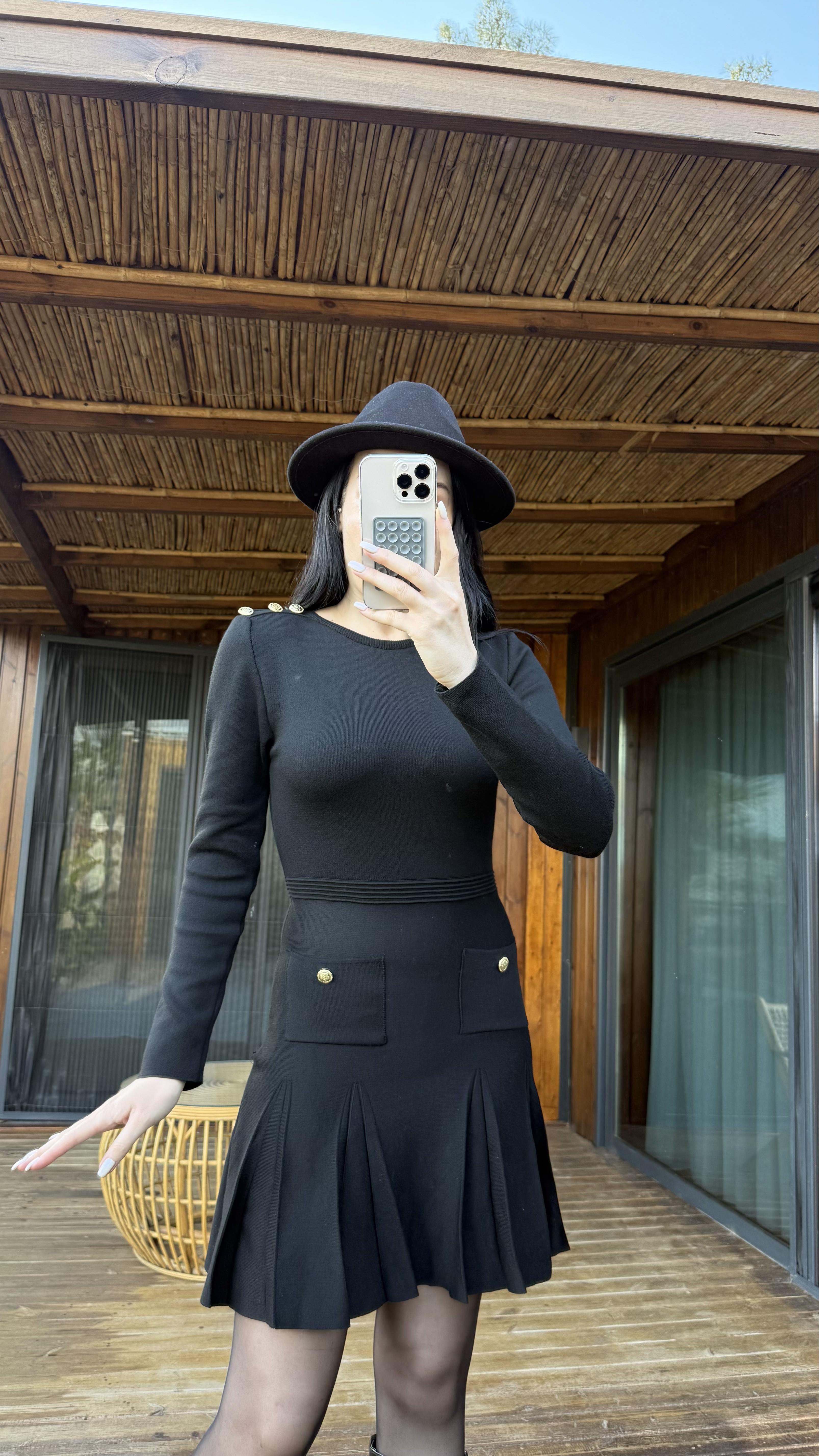 Siyah Gold Düğmeli Çelik Triko Elbise