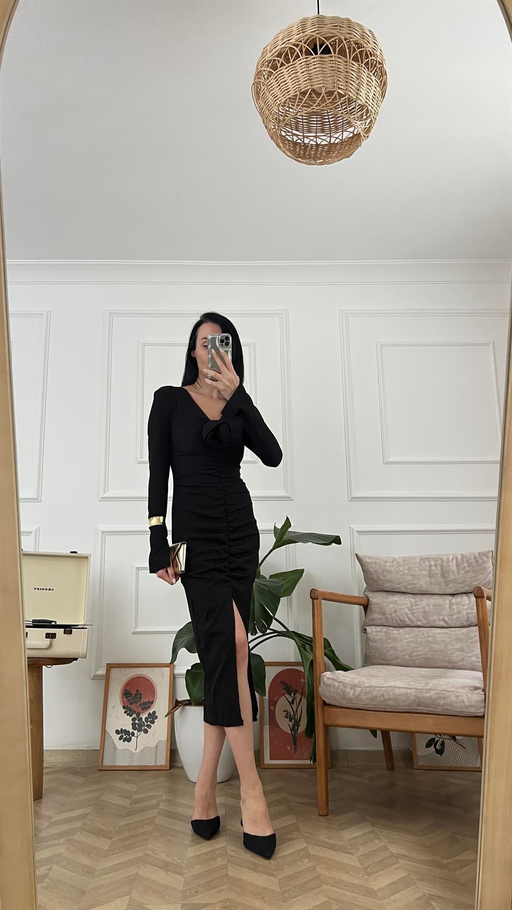 Siyah Gül Aksesuarlı Drape Detaylı Elbise