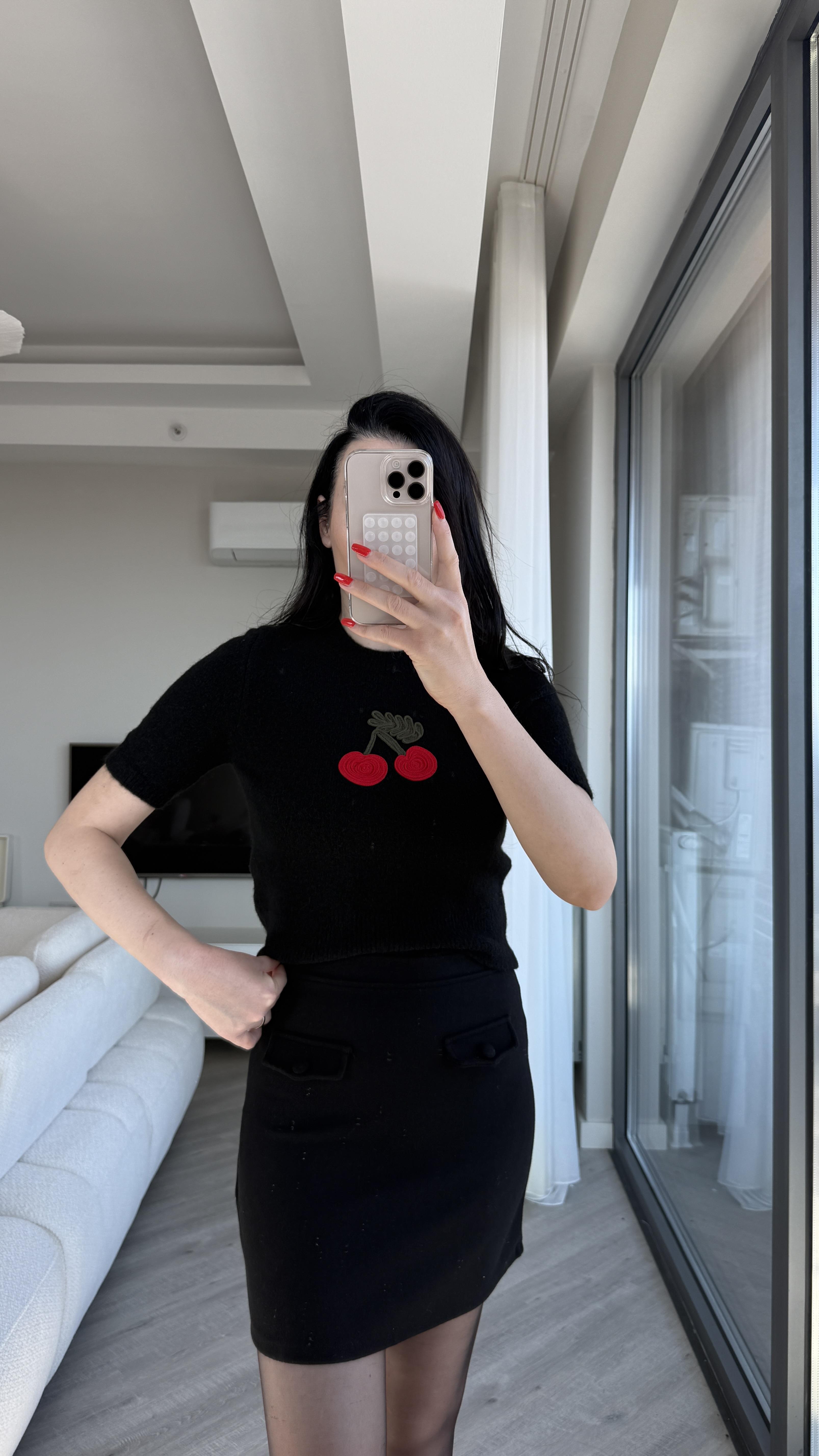 Siyah Kirazlı Triko