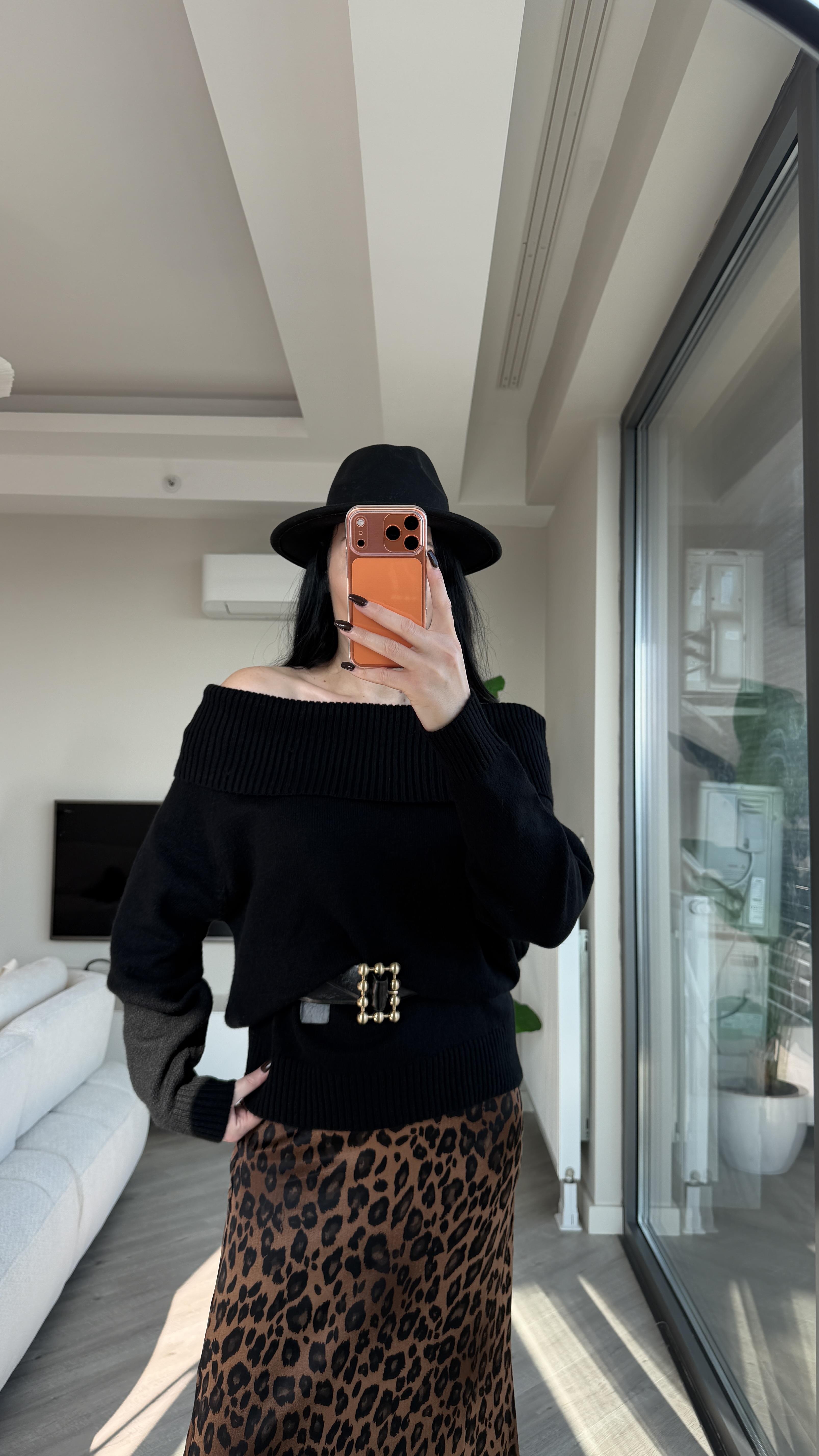 Siyah Madonna Yaka Kazak