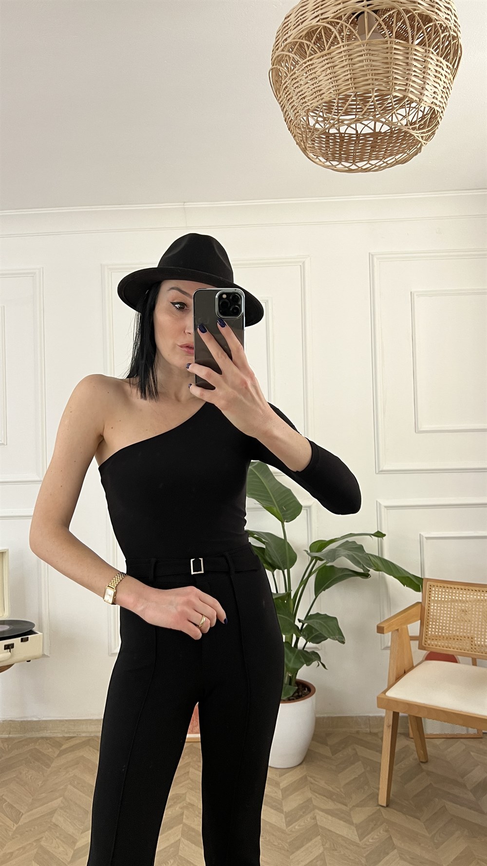 Siyah Tek Omuz Alttan Çıtçıtlı Body