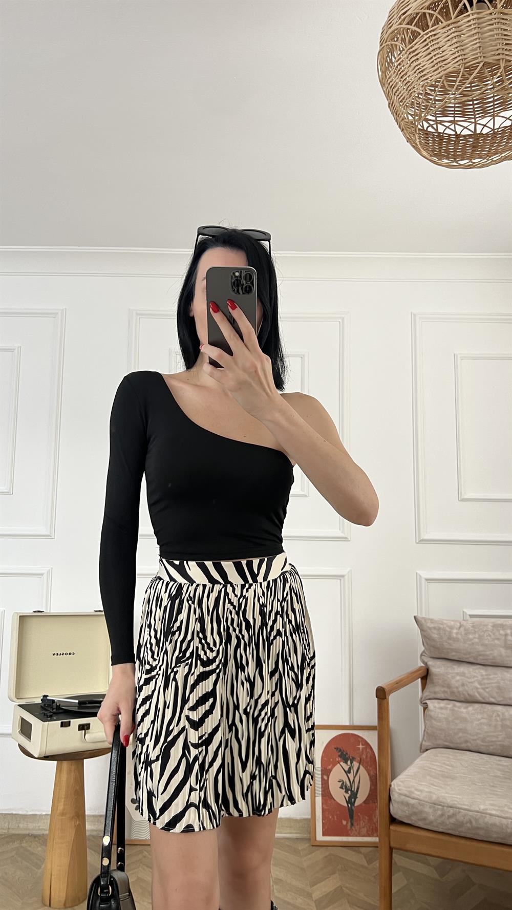 Siyah Tek Omuz Likralı Bluz