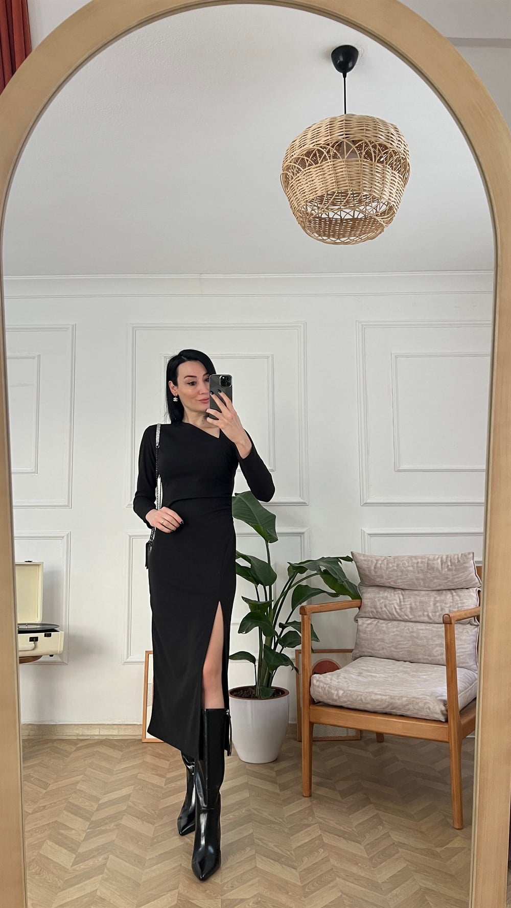 Yan Kısmı Drape Detaylı Siyah Yırtmaçlı Elbise