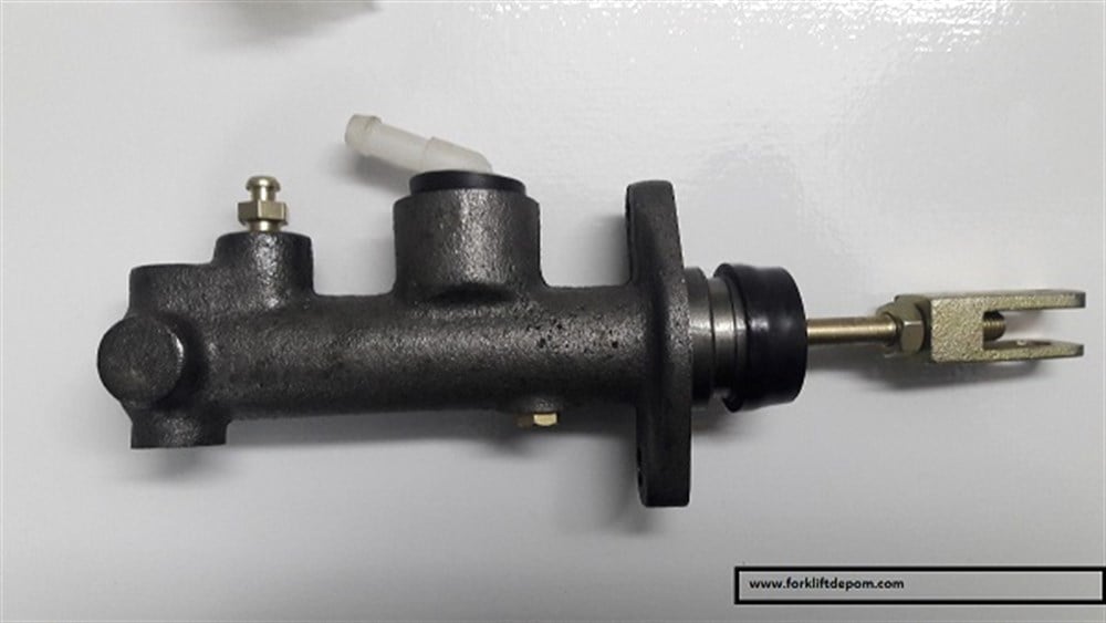 KOMATSU FORKLIFT MASTER CYLINDER 3EB-36-22700 / 3EB-36-22700A