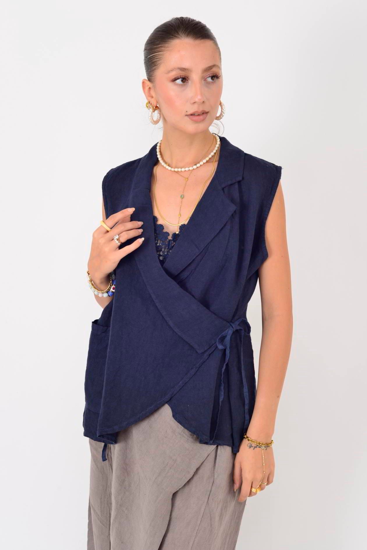 14987 KRUVAZE BAĞLAMA DETAYLI KOLSUZ KETEN BLUZ