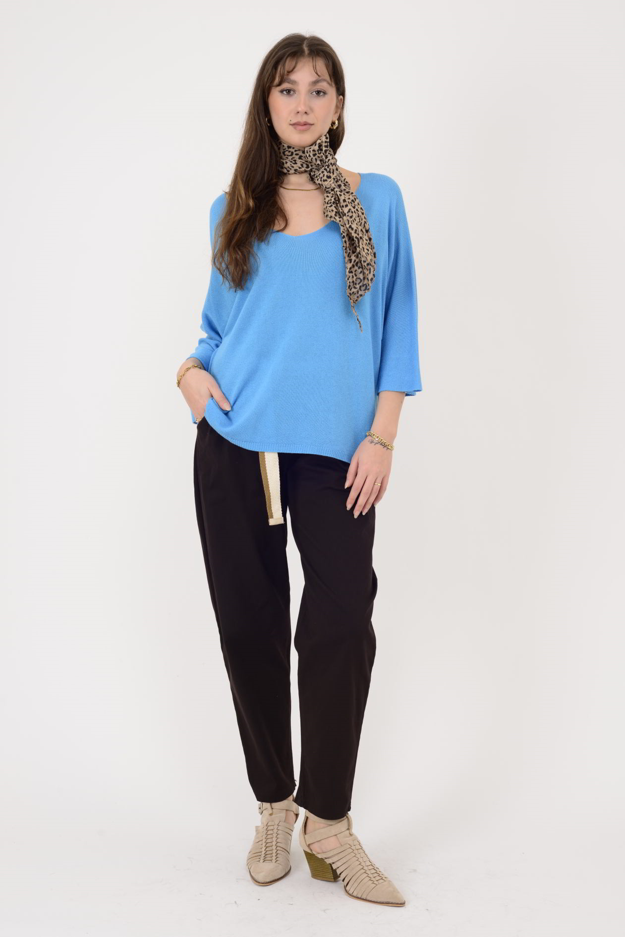 19004 V YAKA TRİKO BLUZ