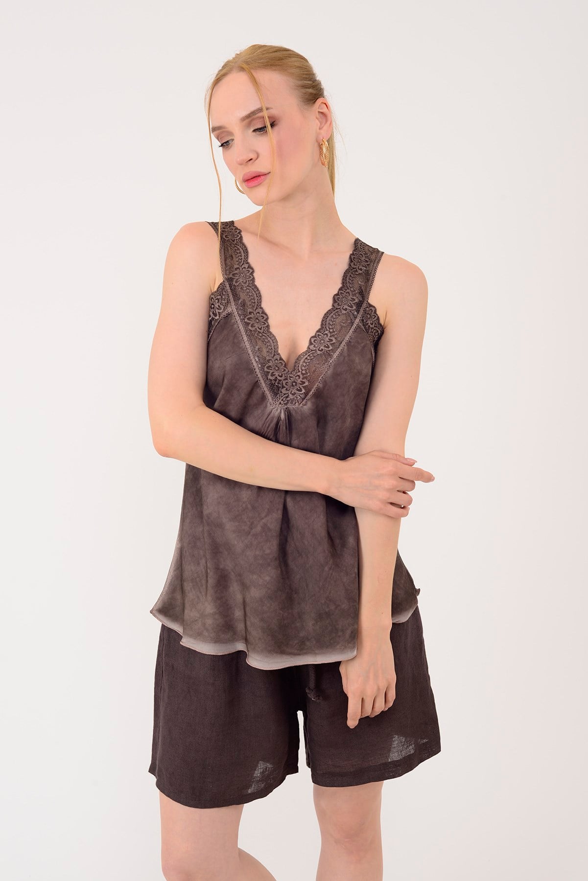 21336 V YAKA ASKILI DANTELLİ BLUZ