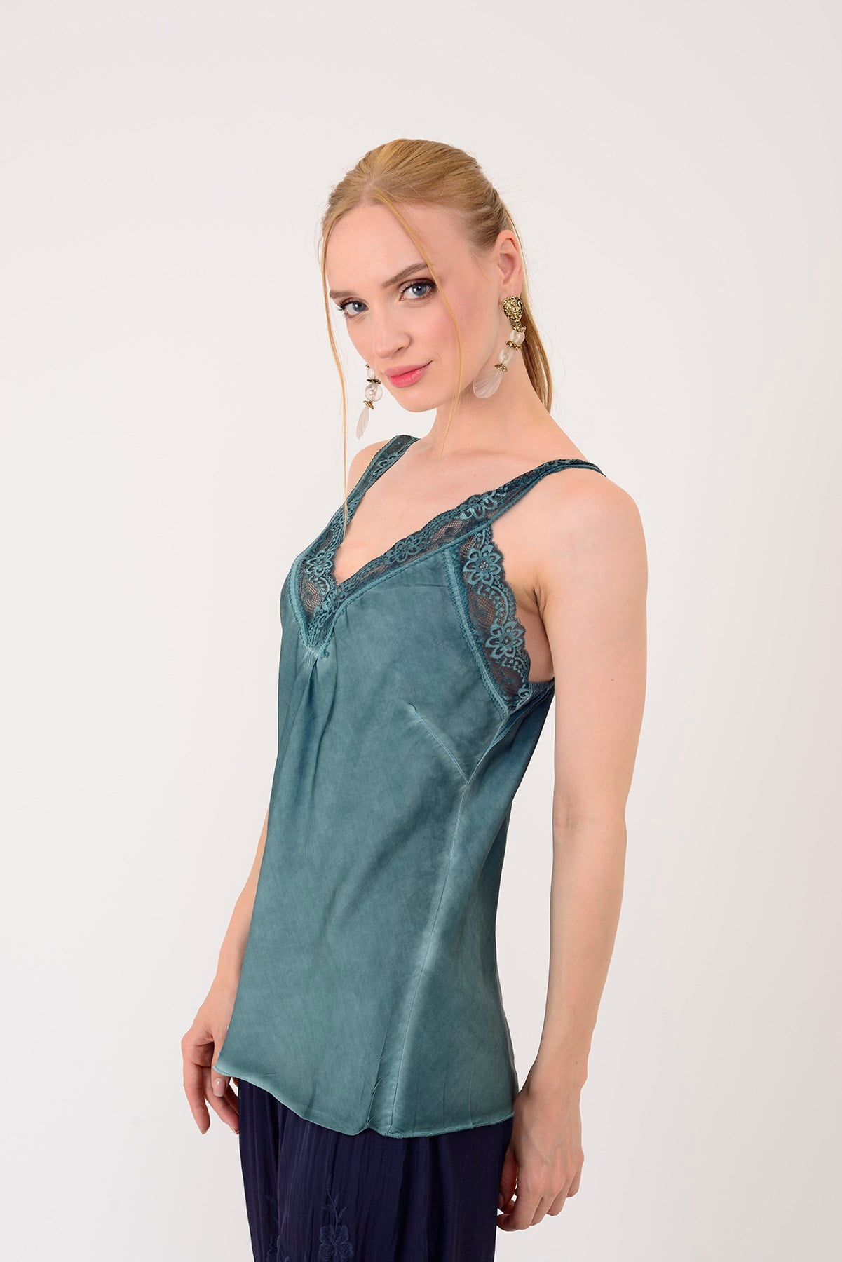 21336 KALIN ASKILI DANTELLİ SATEN BLUZ