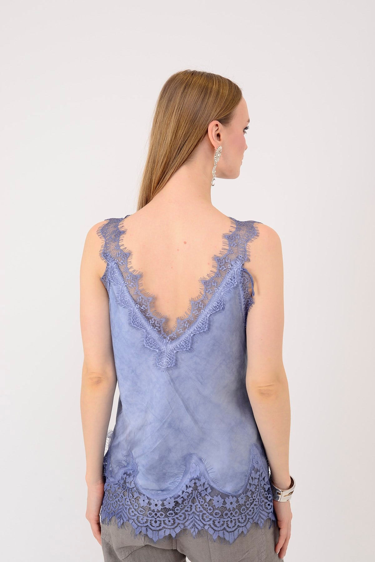 22355 KALIN ASKILI DANTELLİ SATEN BLUZ