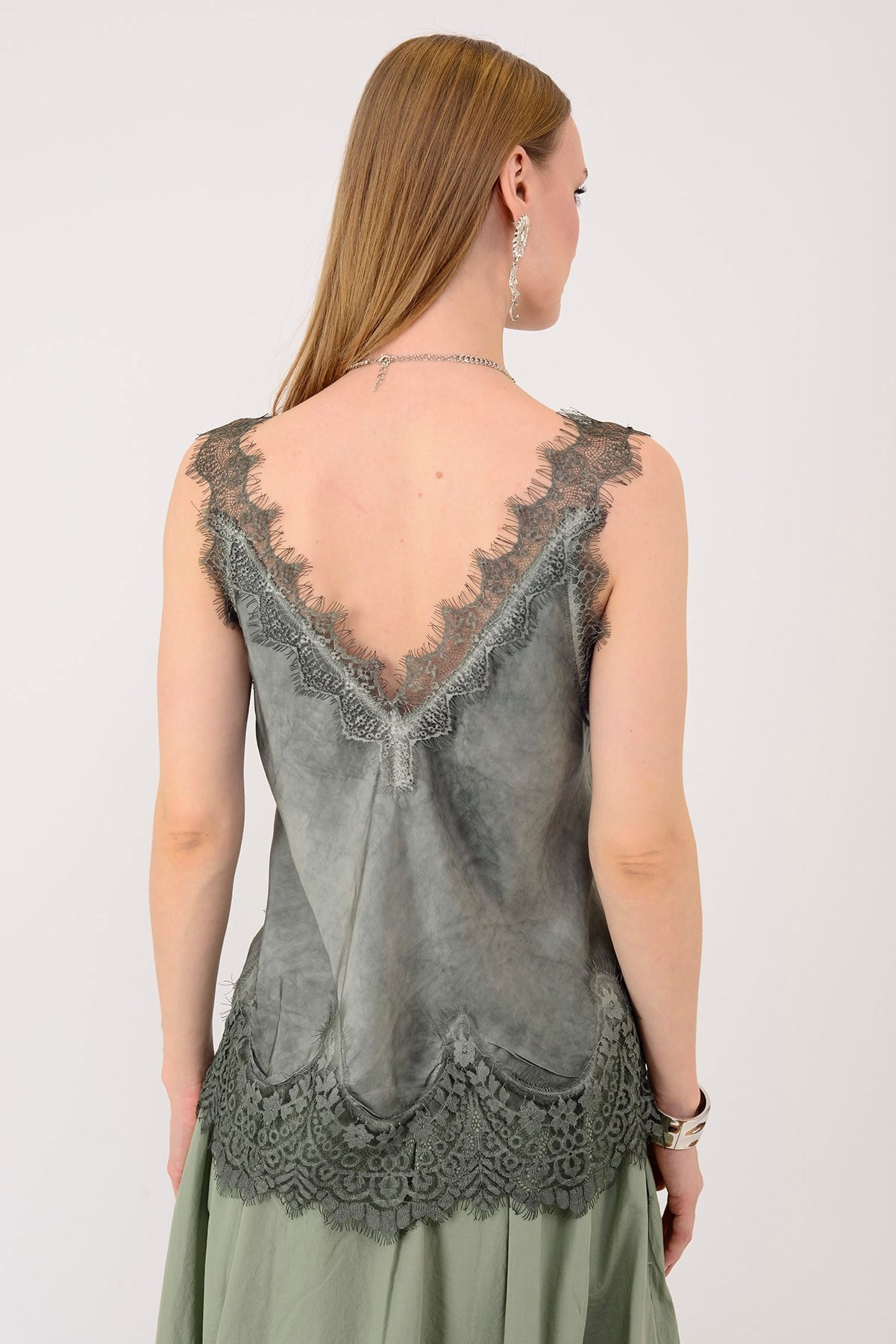 22355 KALIN ASKILI DANTELLİ SATEN BLUZ