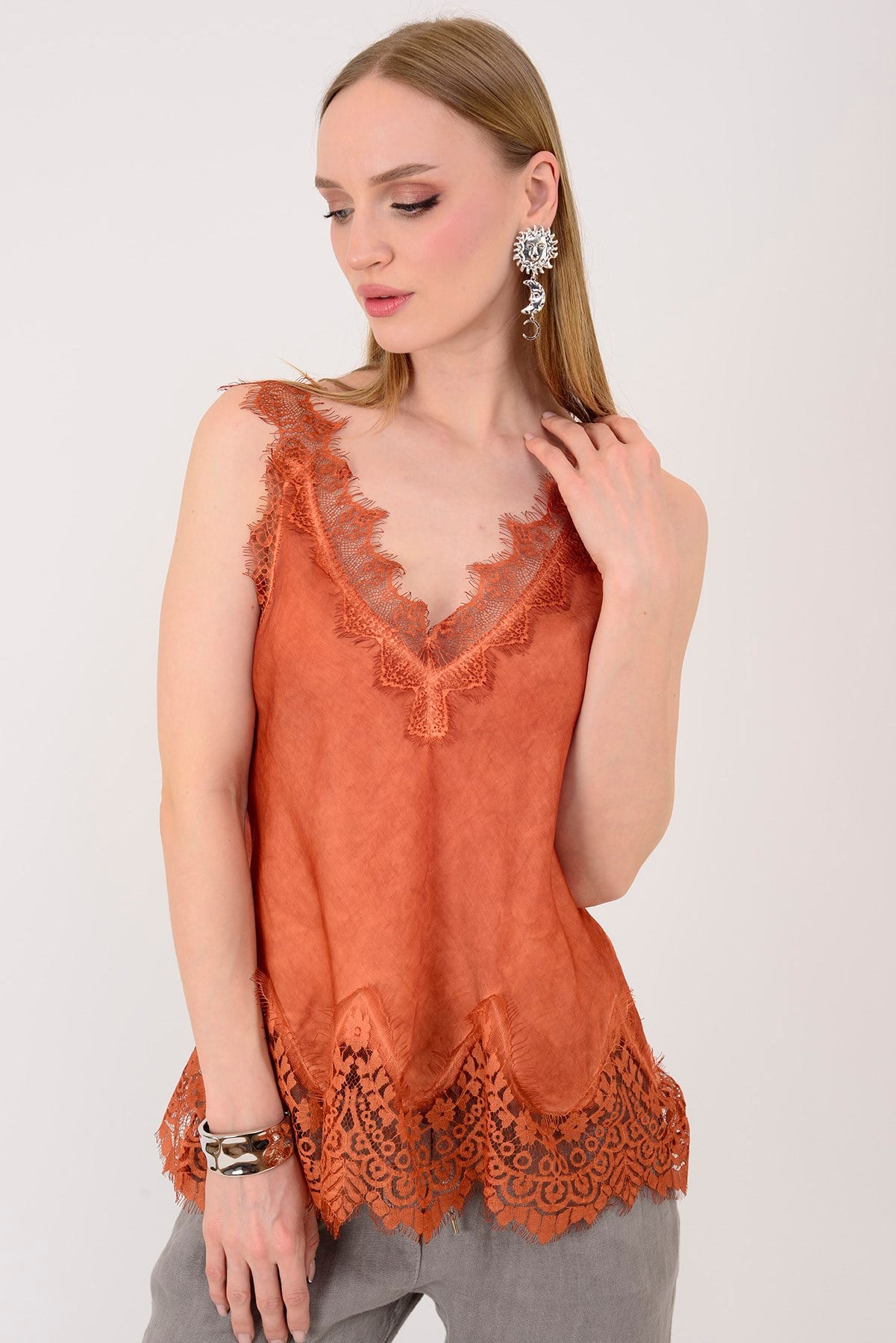22355 KALIN ASKILI DANTELLİ SATEN BLUZ