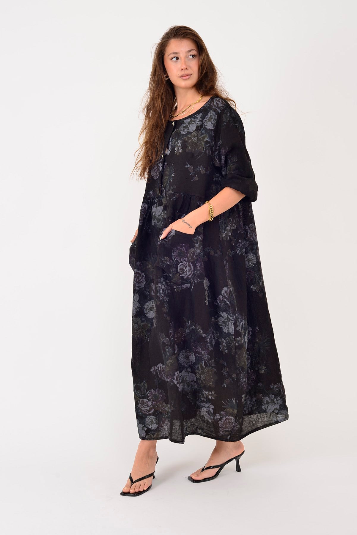 23-10 LOVA SPRING ÇİÇEK DESENLİ ÜÇ DÜĞMELİ KETEN ELBİSE
