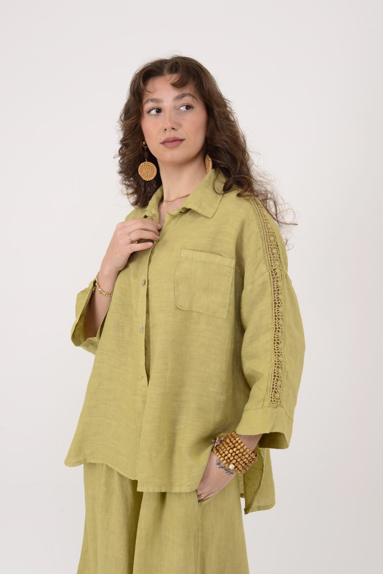 4451 OMUZU AJUR DETAYLI KETEN GÖMLEK