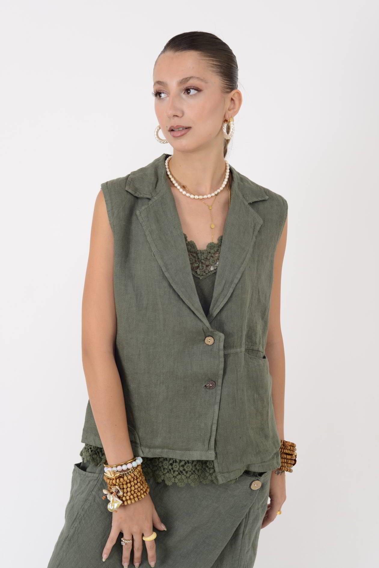 5157 ASİMETRİK KESİM DÜĞME DETAYLI KETEN YELEK BLUZ